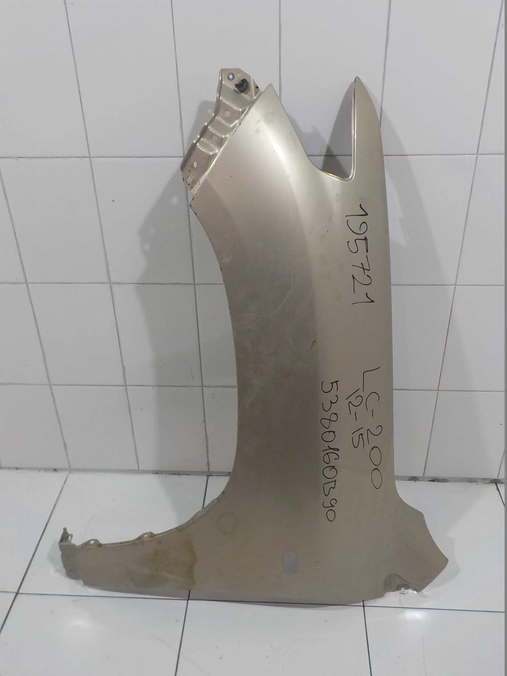 Крыло Toyota Land Cruiser 200 рестайлинг (2012—2015) Перед Лево