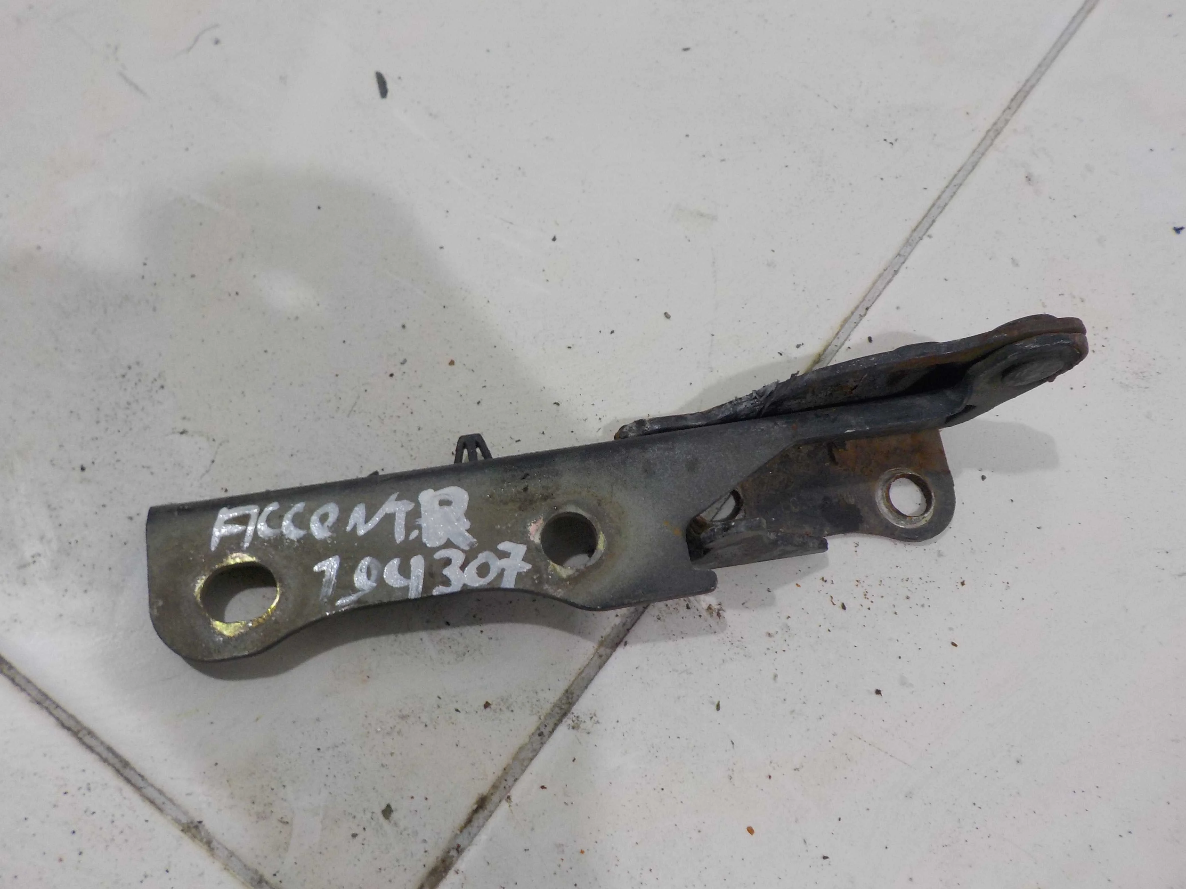 Петля капота Hyundai Accent II (1999—2012)  Право