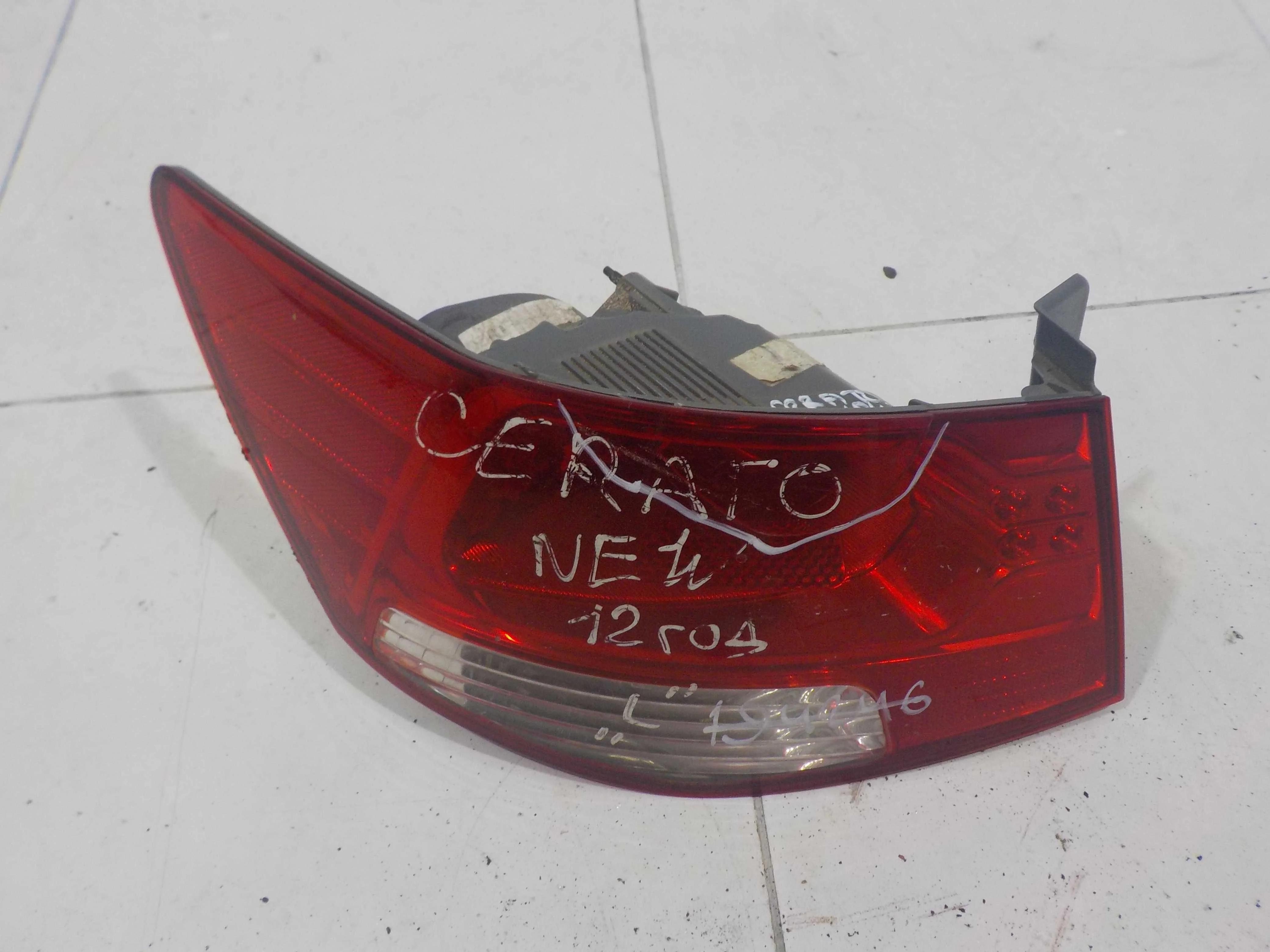 Фонарь Kia Cerato II (2008—2013)  Лево