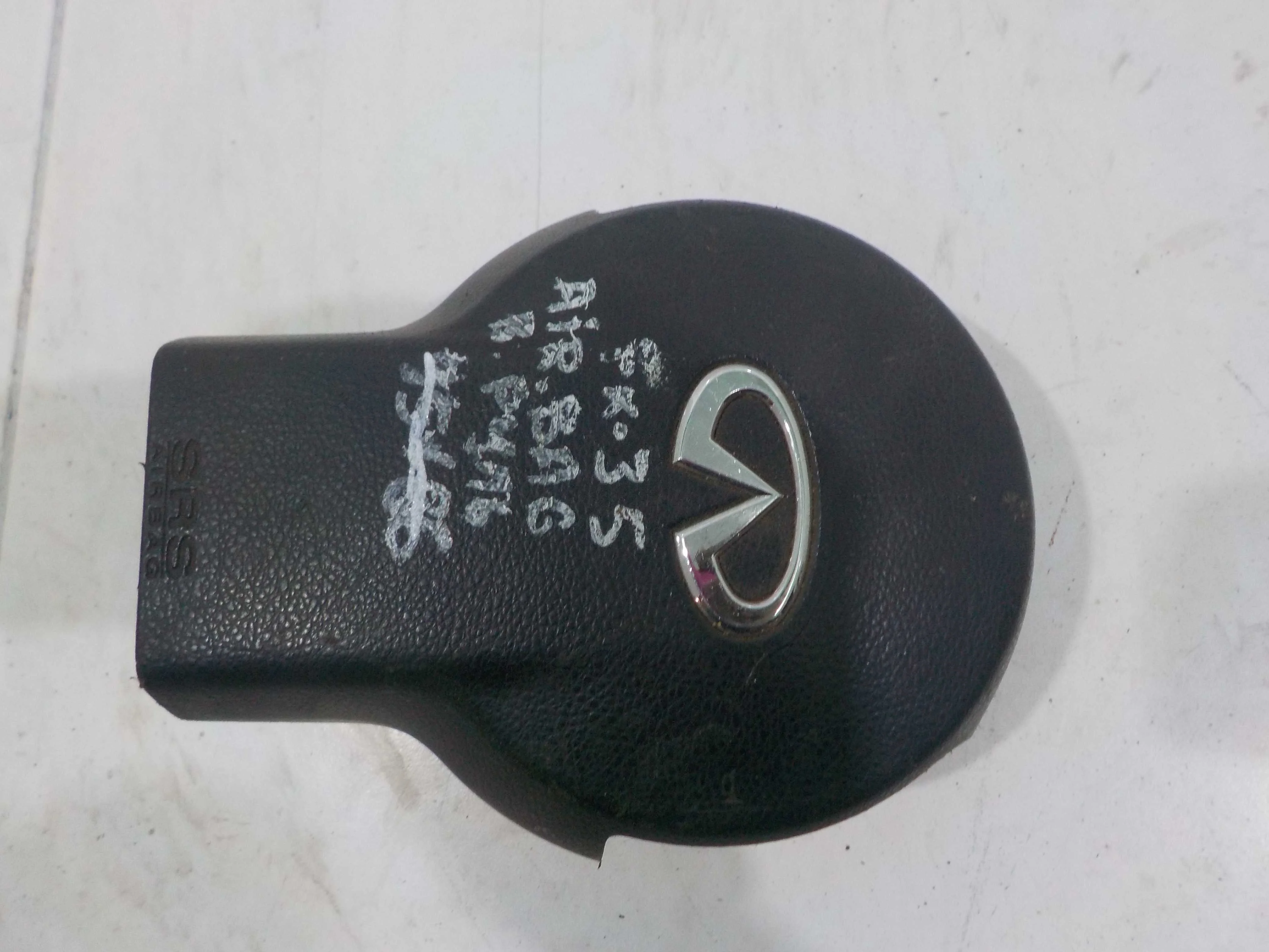 подушка безопасности водителя Infiniti FX35 I (2002—2006)