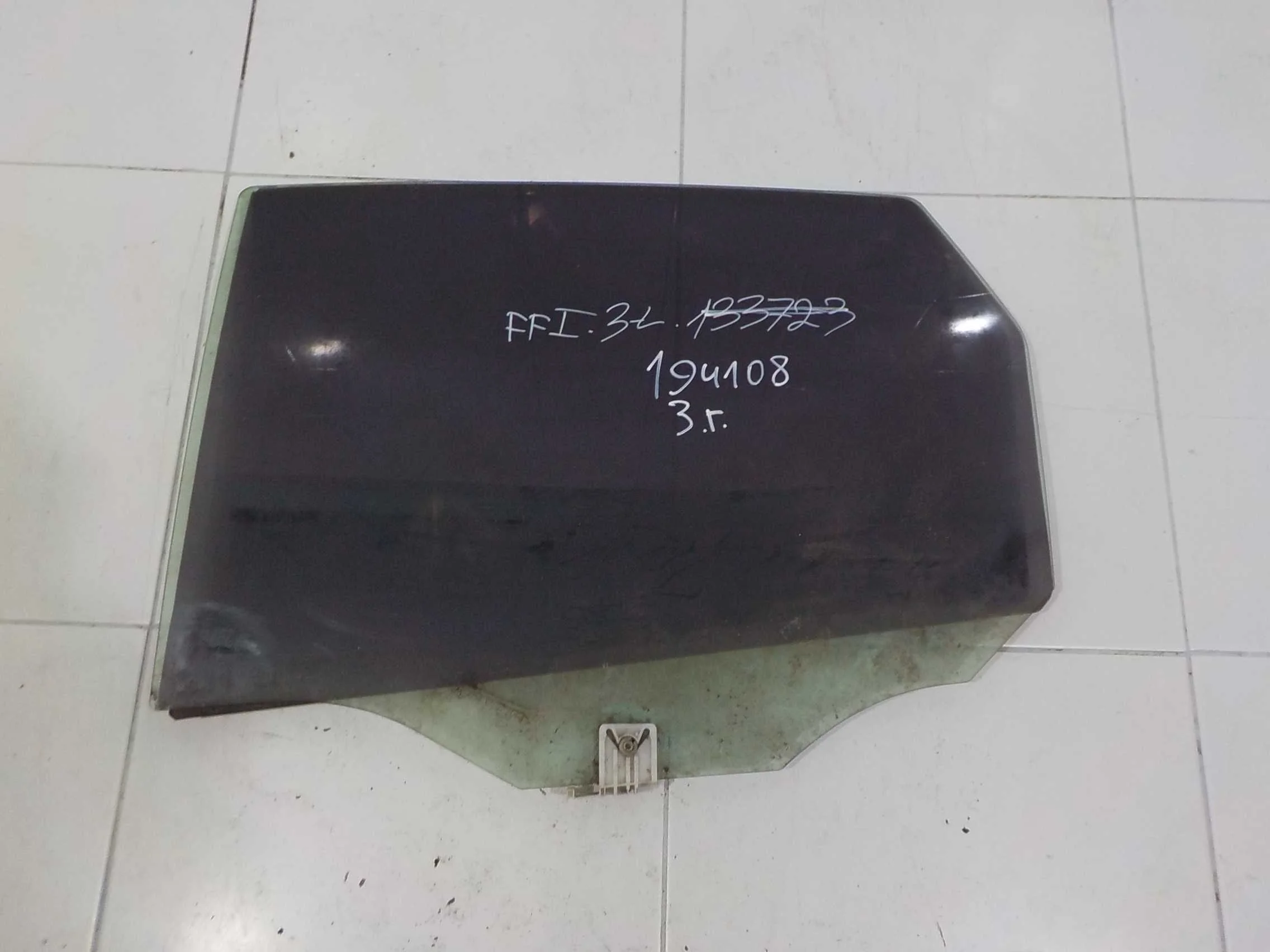 стекло Ford Focus I (1998—2004) Зад Лево