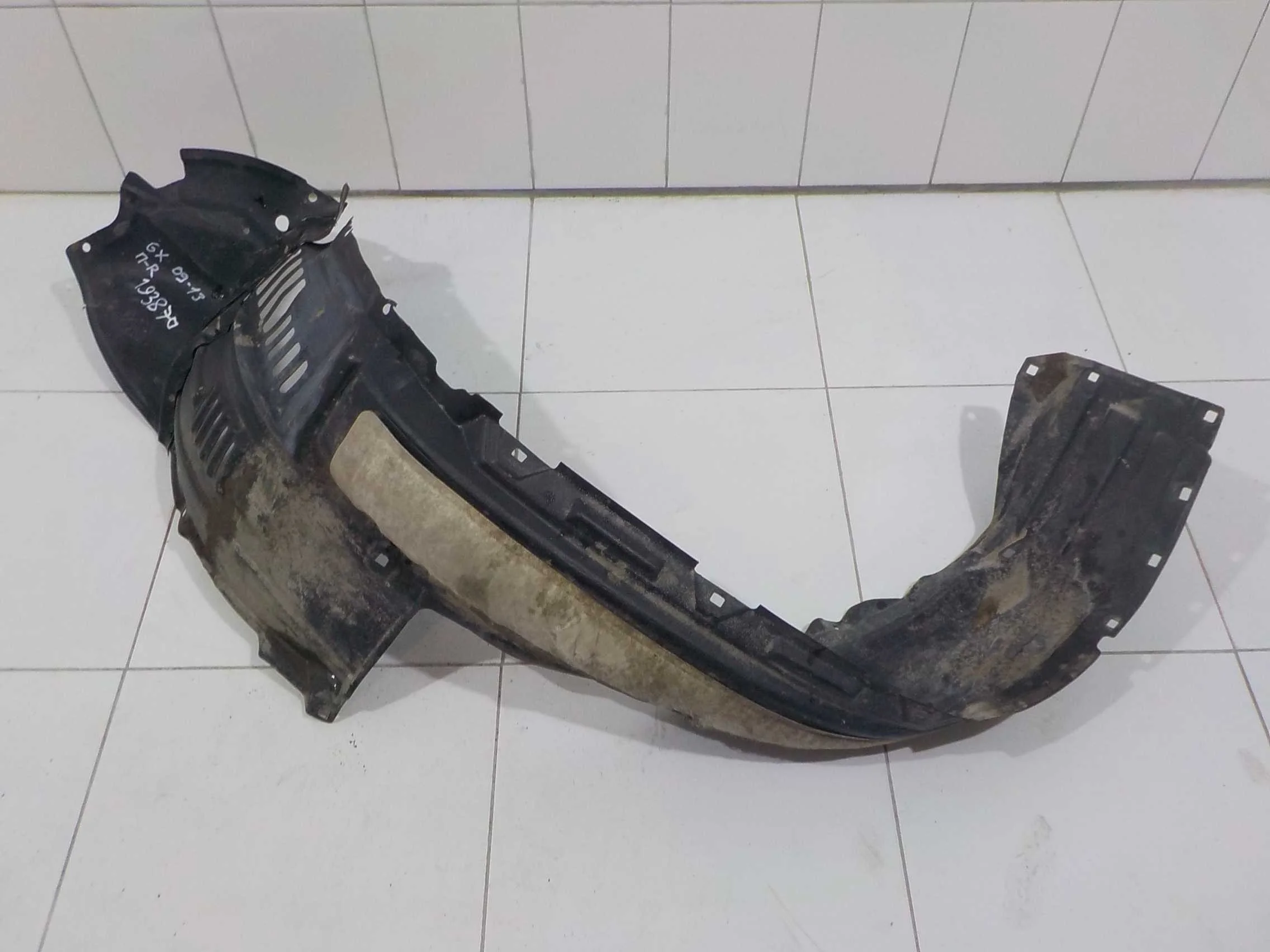 Подкрылок Toyota Land Cruiser 200 рестайлинг 2 (2015—2021) Перед Право