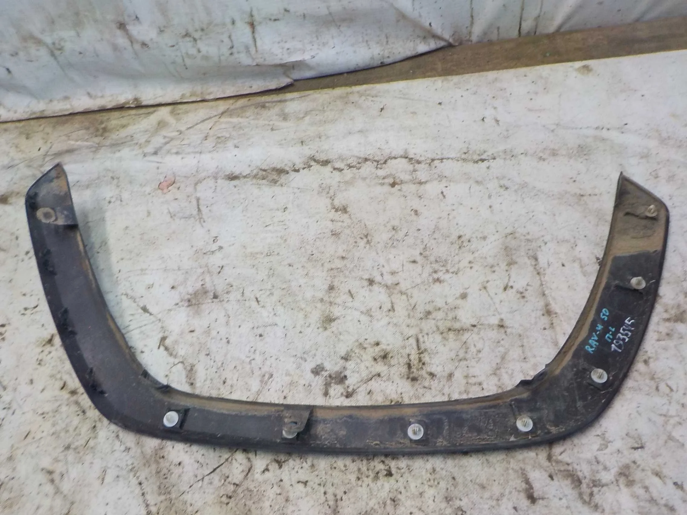 Накладка на крыло Toyota RAV4 V (2018—2025) Перед Лево