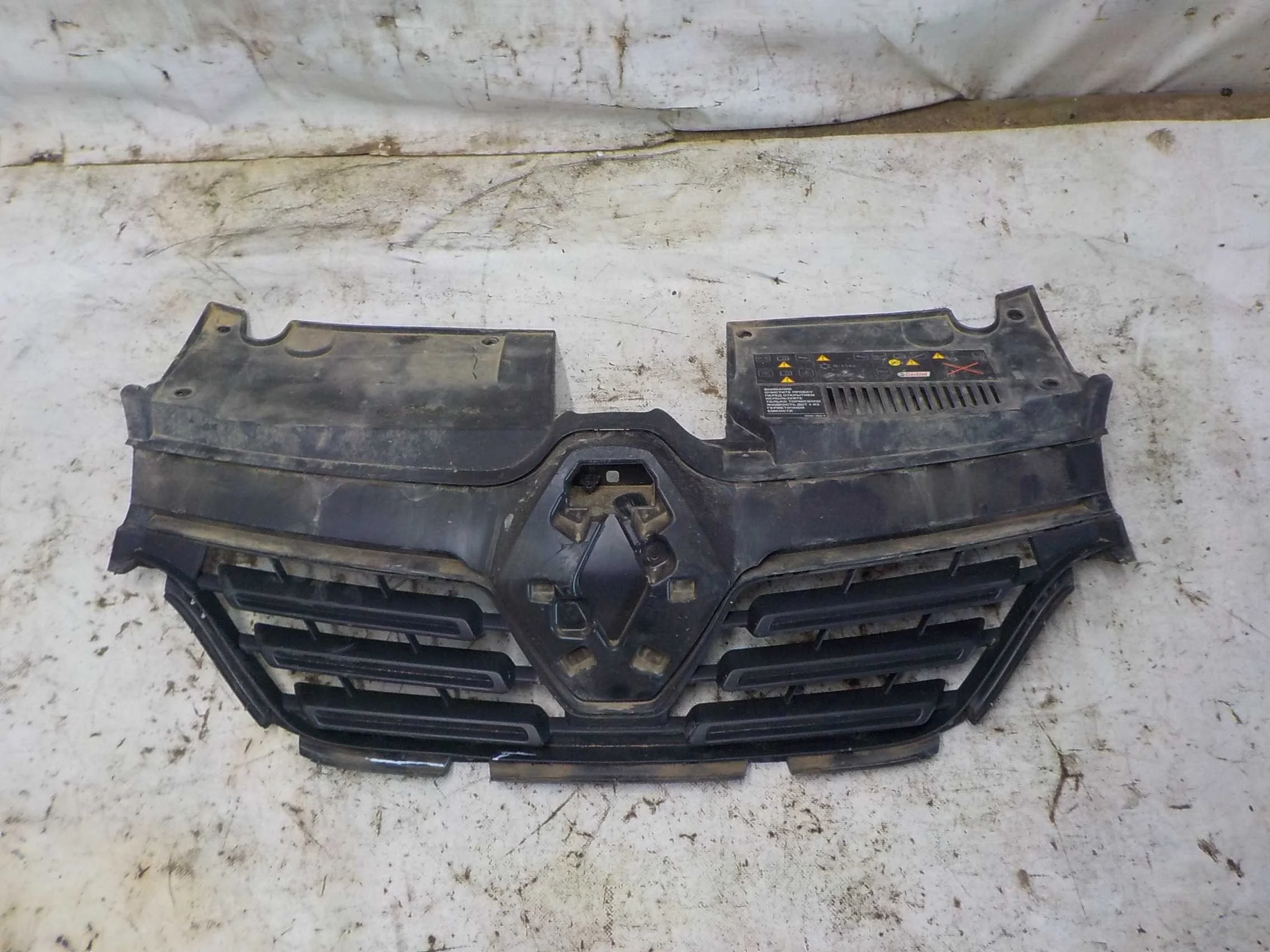 Решетка радиатора Renault Logan II рестайлинг (2018—2022)