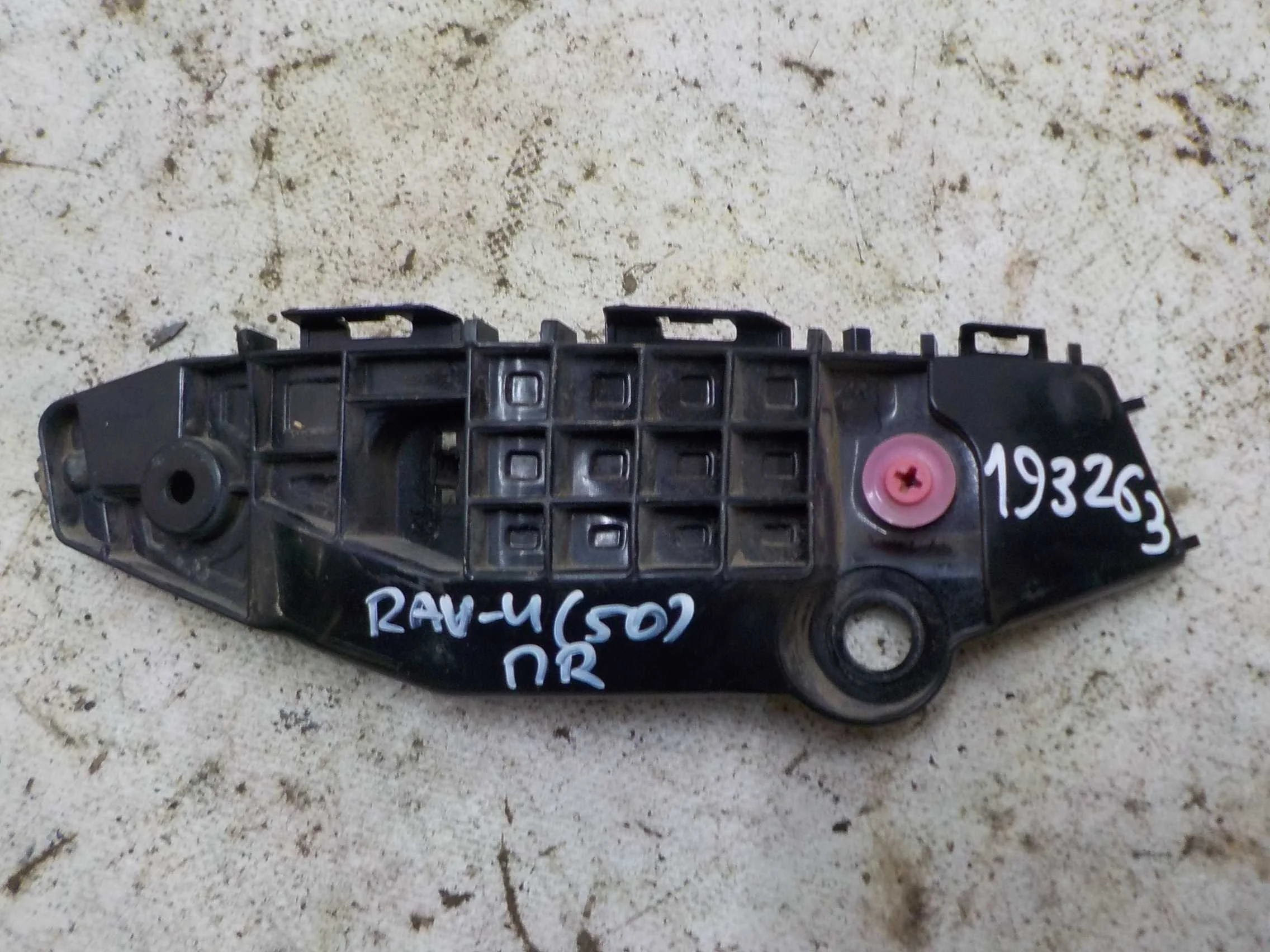 кронштейн бампера Toyota RAV4 V (2018—2025) Перед Право