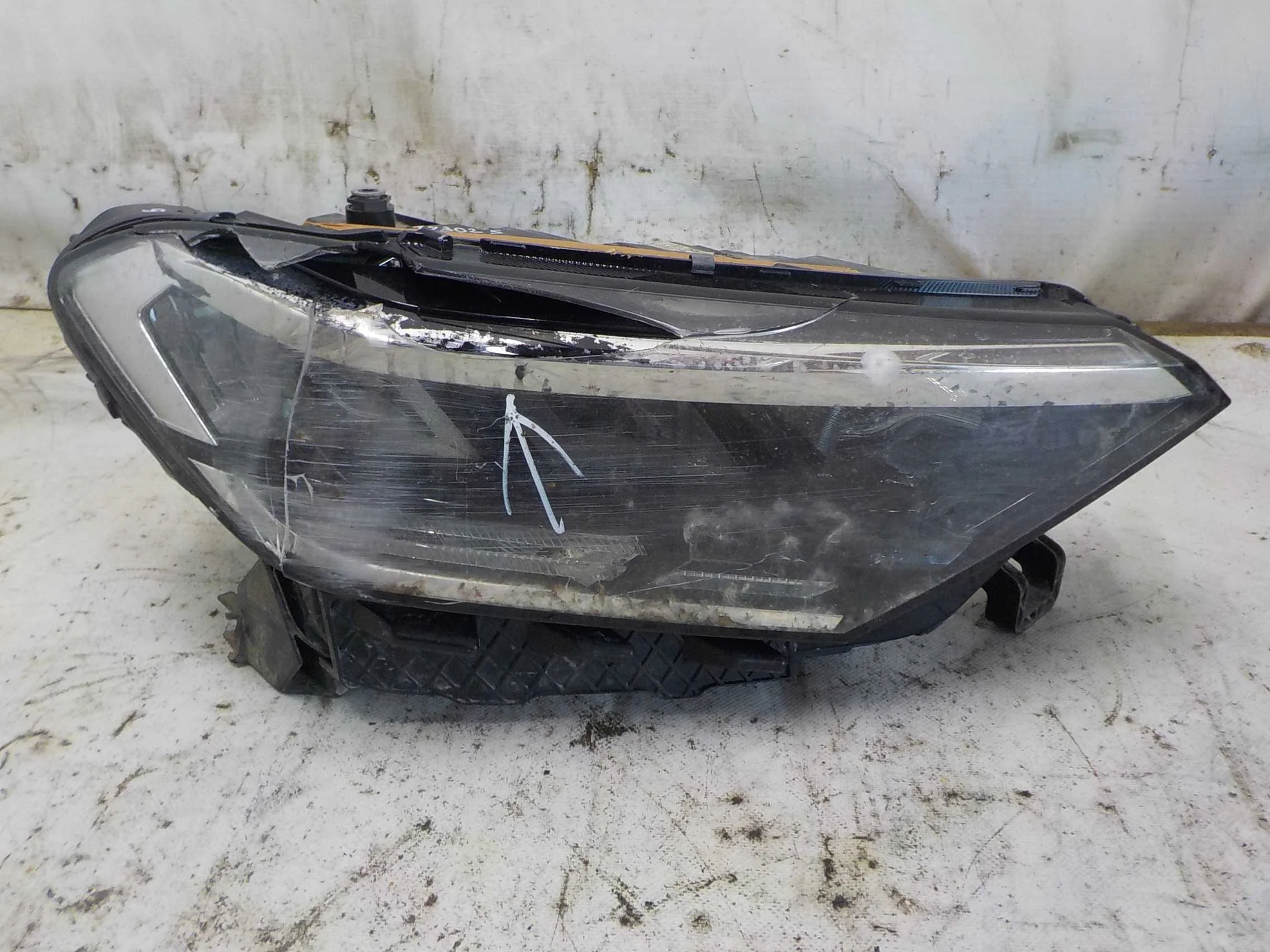 Фара Volkswagen Polo VI (2020—2023)  Право