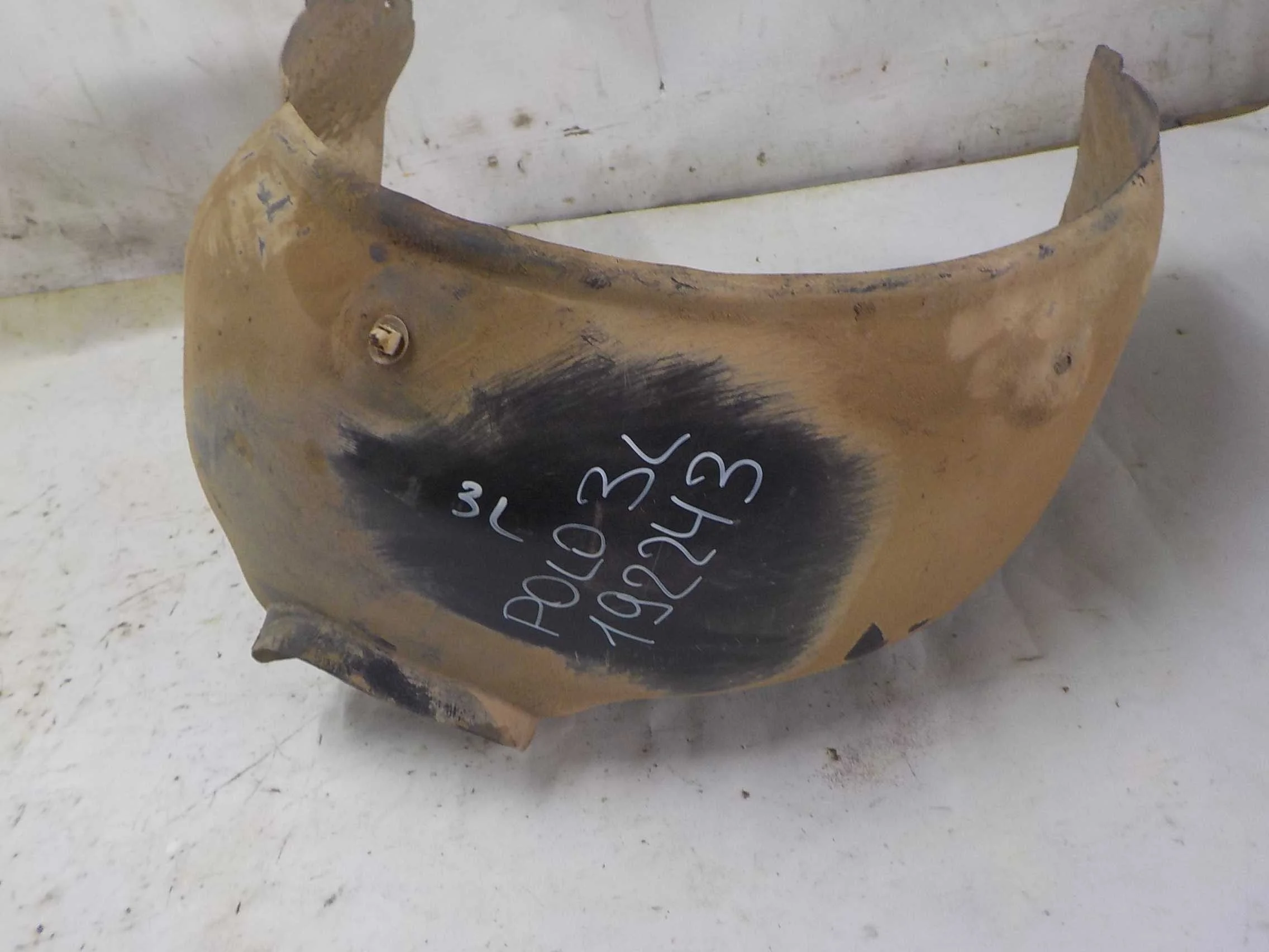 Подкрылок Volkswagen Polo V рестайлинг (2015—2020) Зад Лево