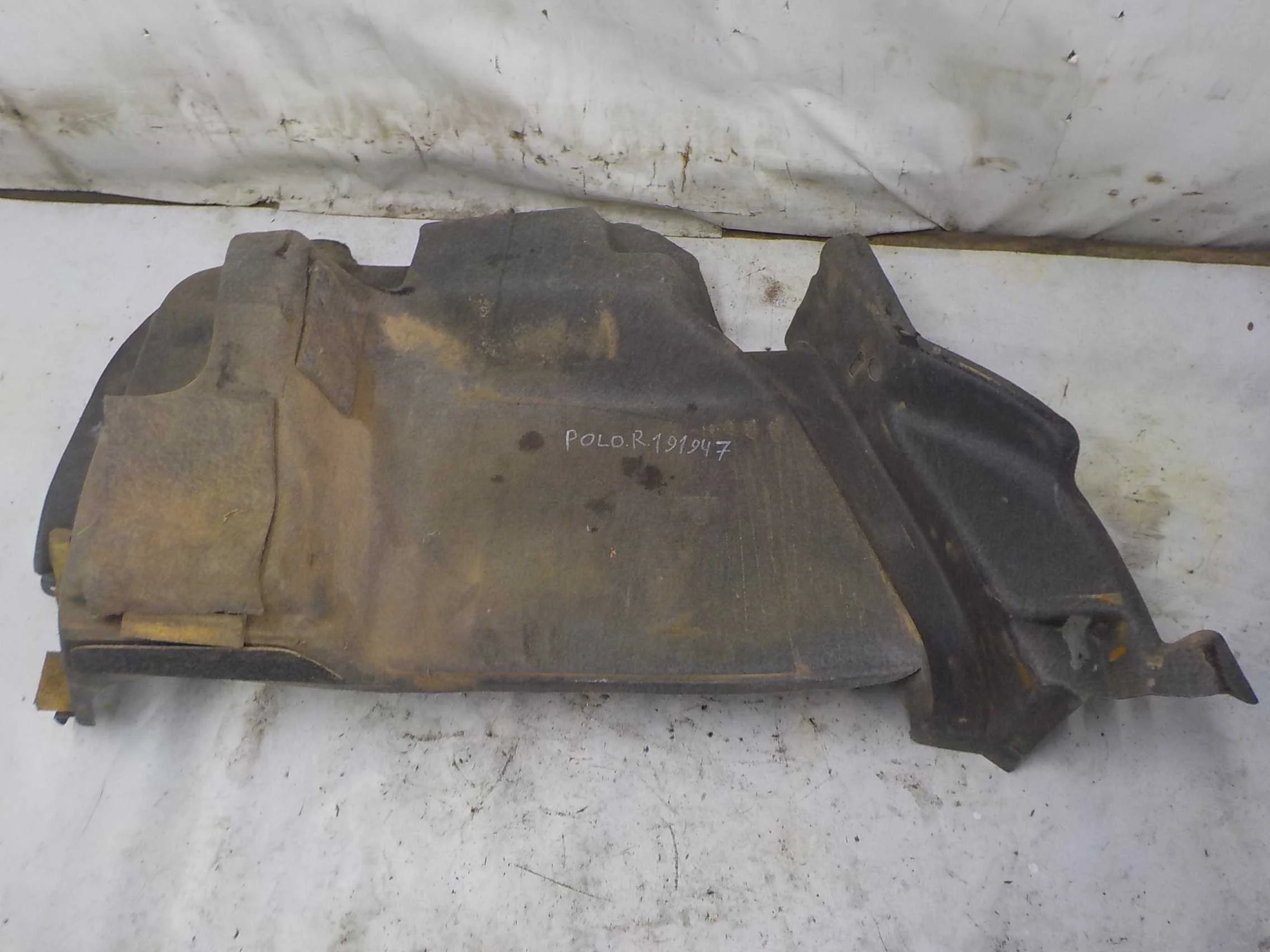 Обшивка багажника Volkswagen Polo V (2009—2015)  Право