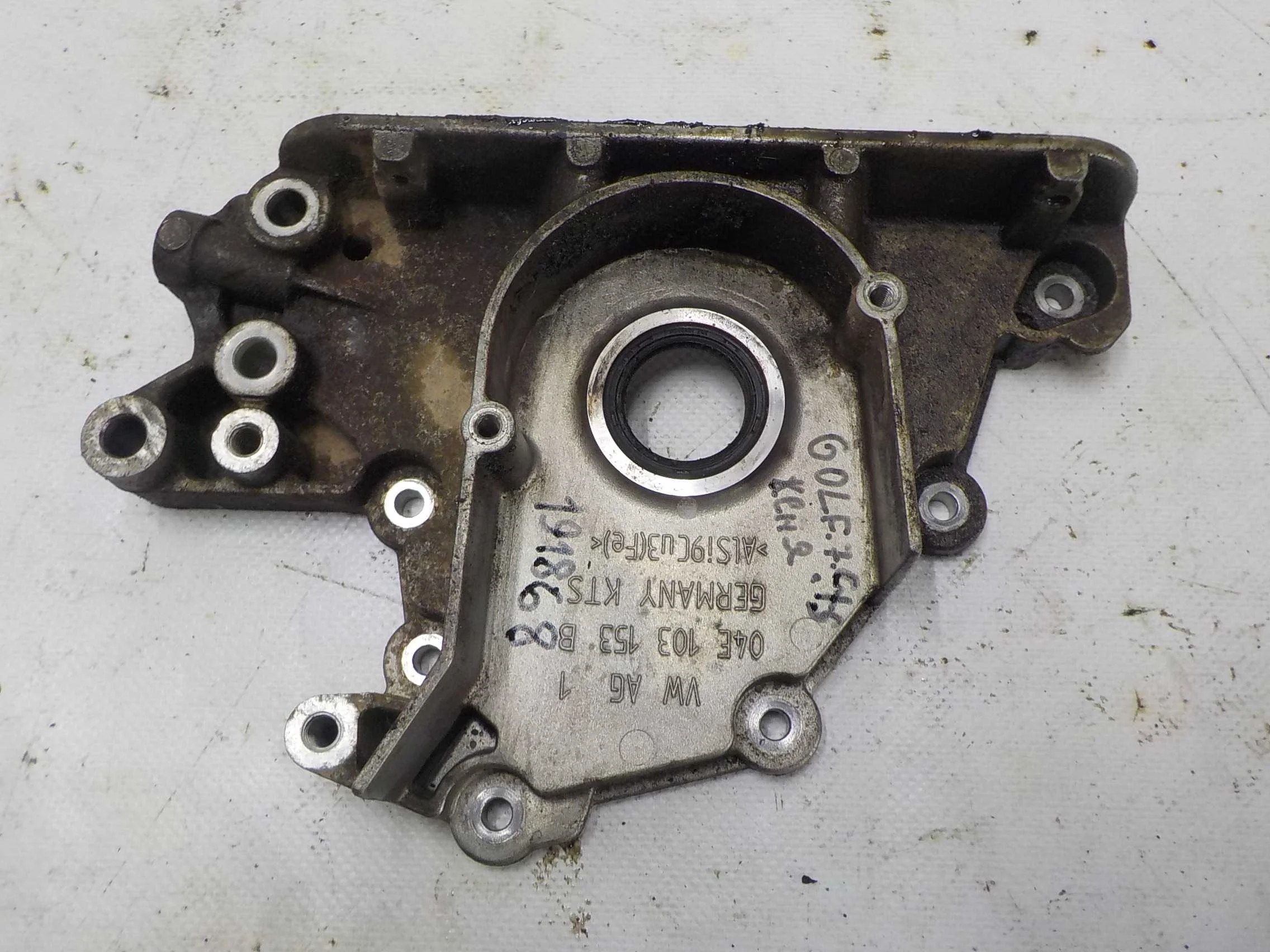 крышка двигателя Volkswagen Golf Mk7 (2012—2017)