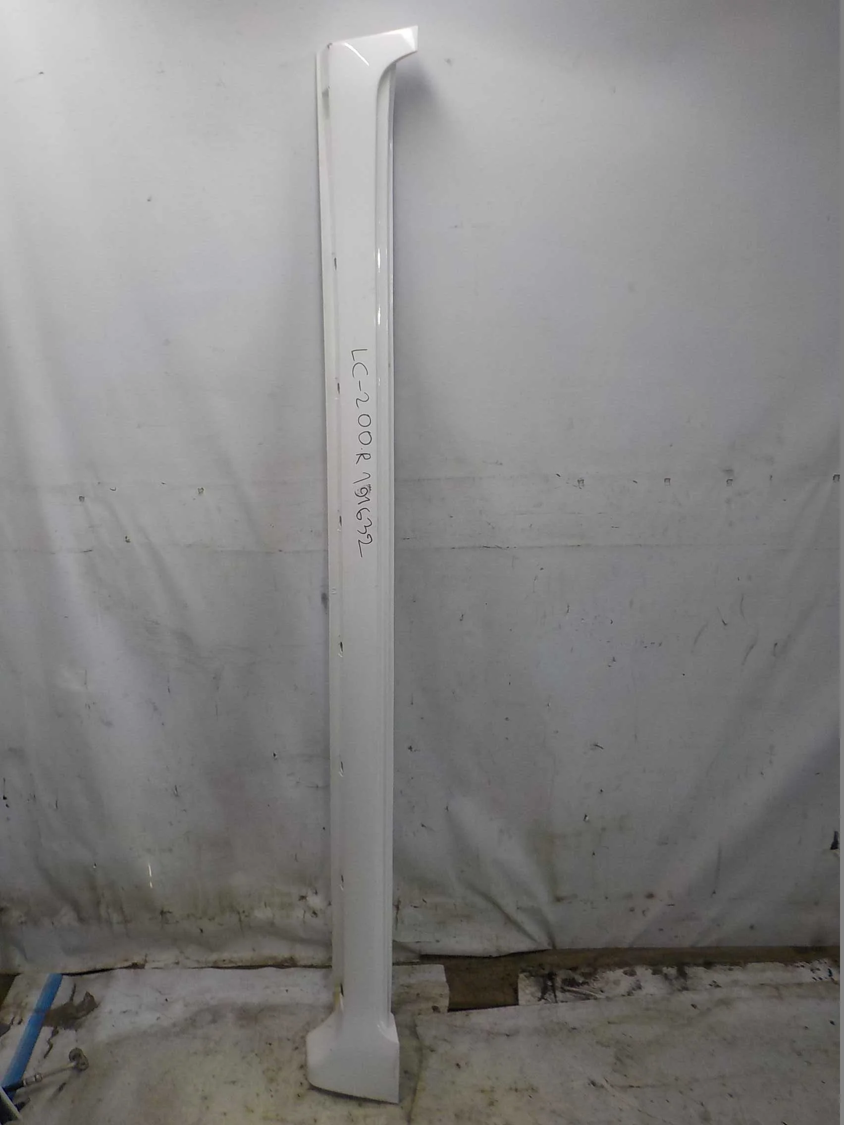 Накладка на порог Toyota Land Cruiser 200 рестайлинг (2012—2015)  Право