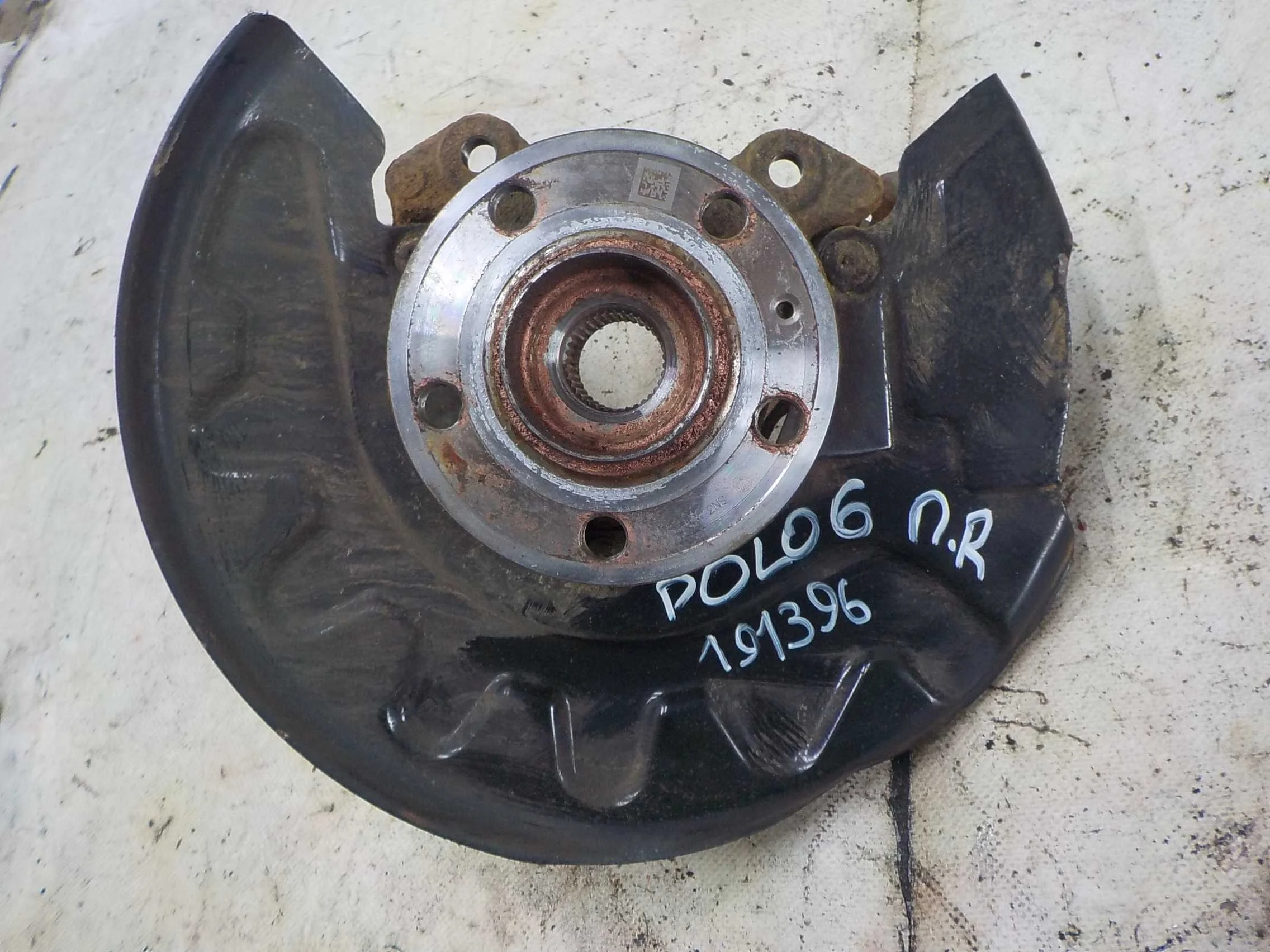 кулак поворотный Volkswagen Polo V (2009—2015) Перед Право