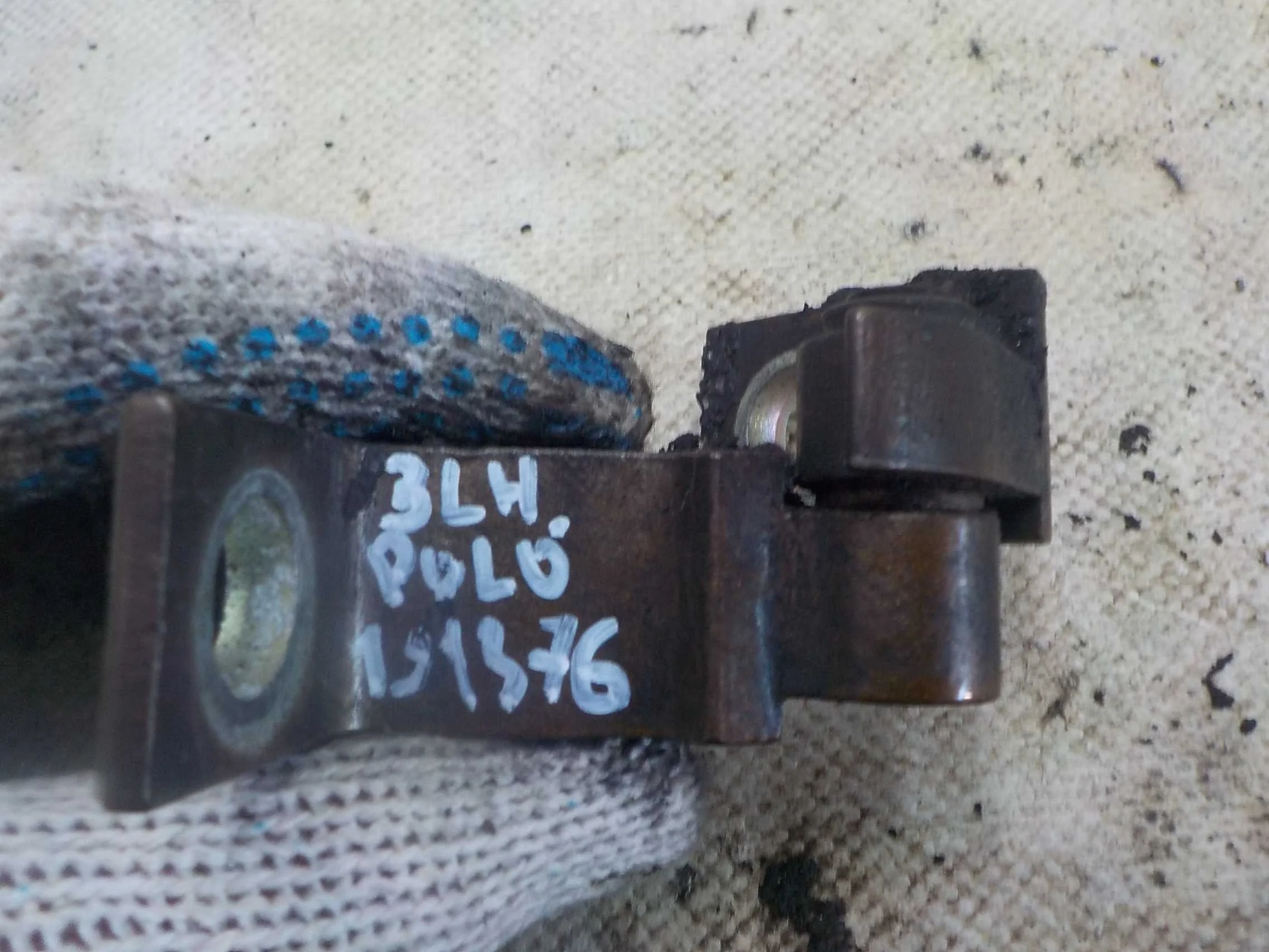 Петля двери Skoda Rapid I (2012—2017) Зад Лево Низ