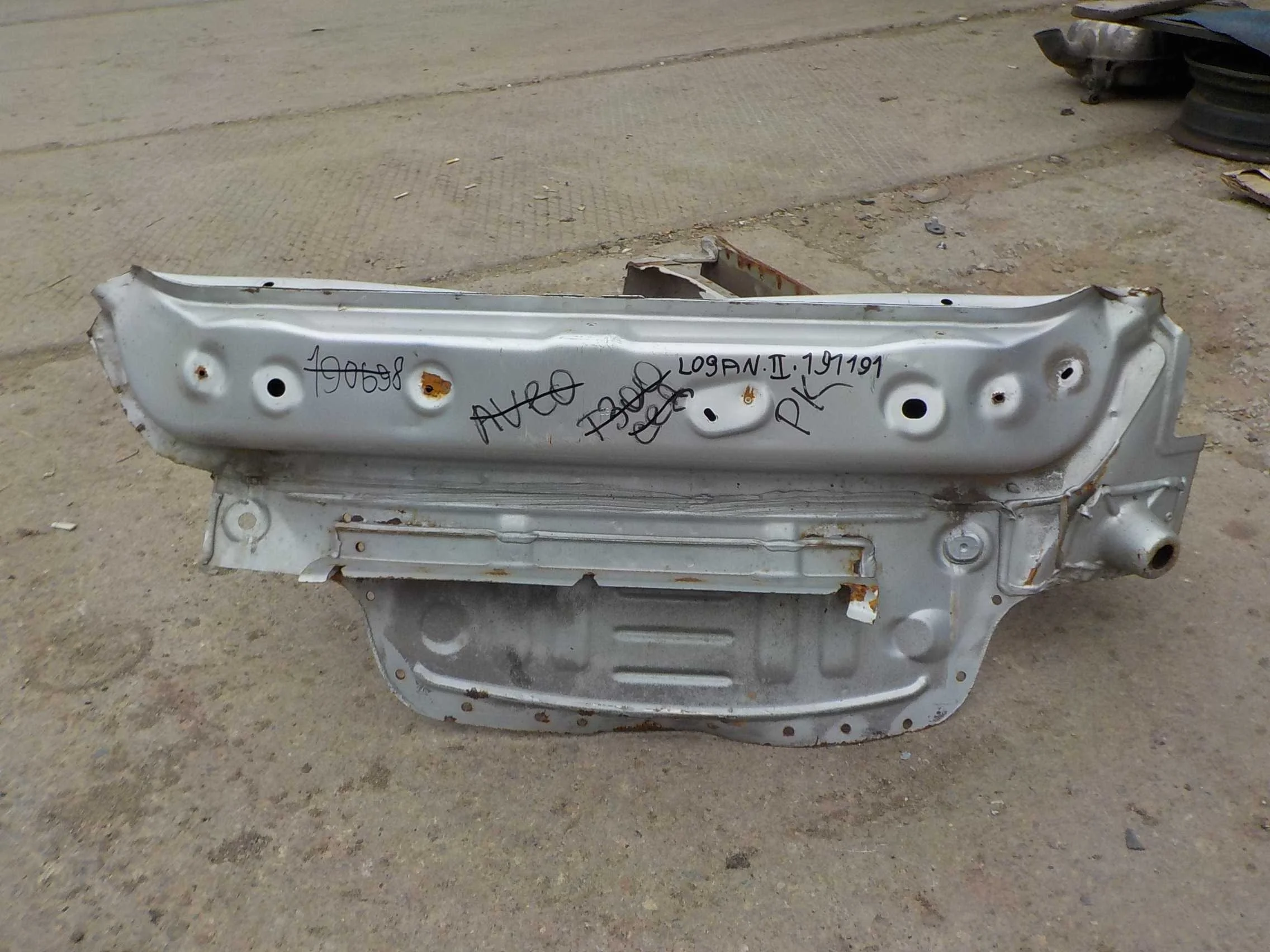 задняя панель кузова Renault Logan II (2012—2018)