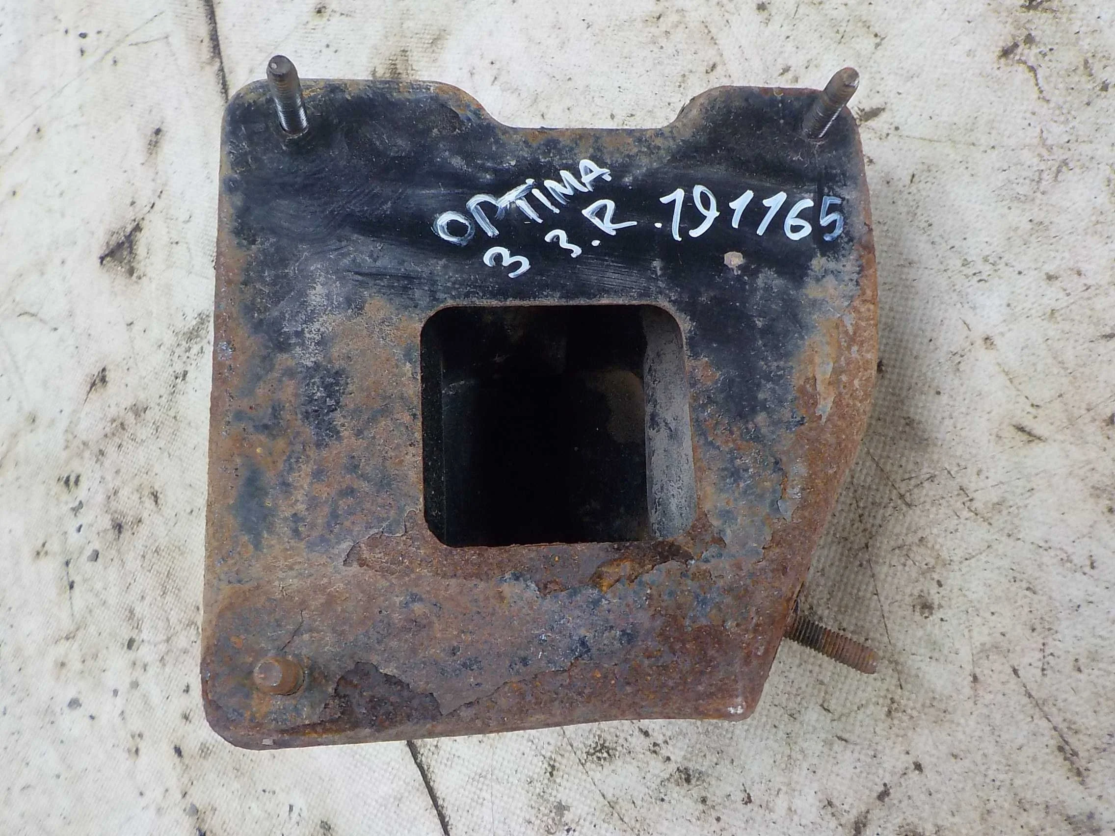 Кронштейн усилителя бампера Kia Optima III (2010—2013) Зад Право