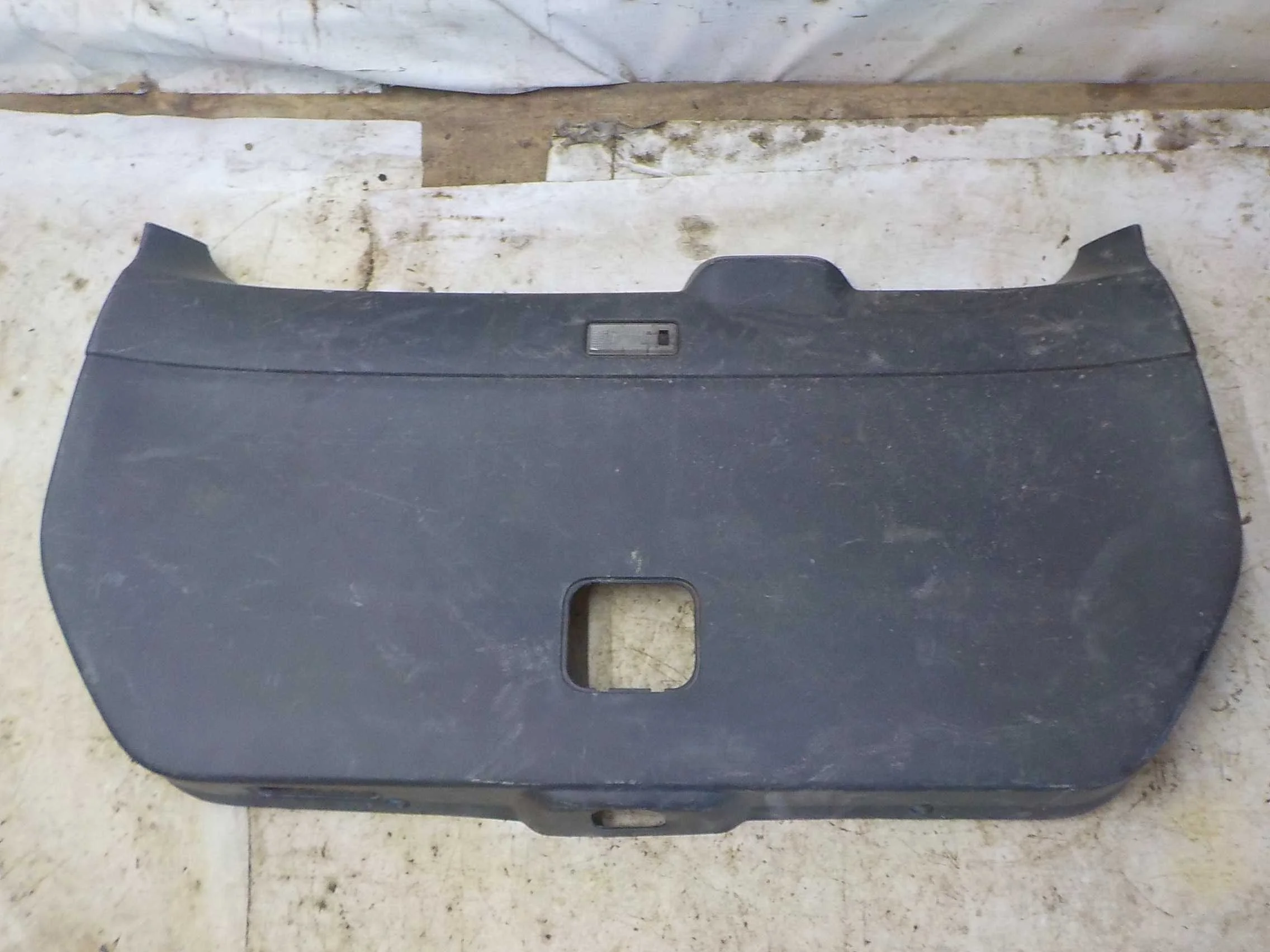 Обшивка крышки багажника Nissan X-Trail II (2007—2011)