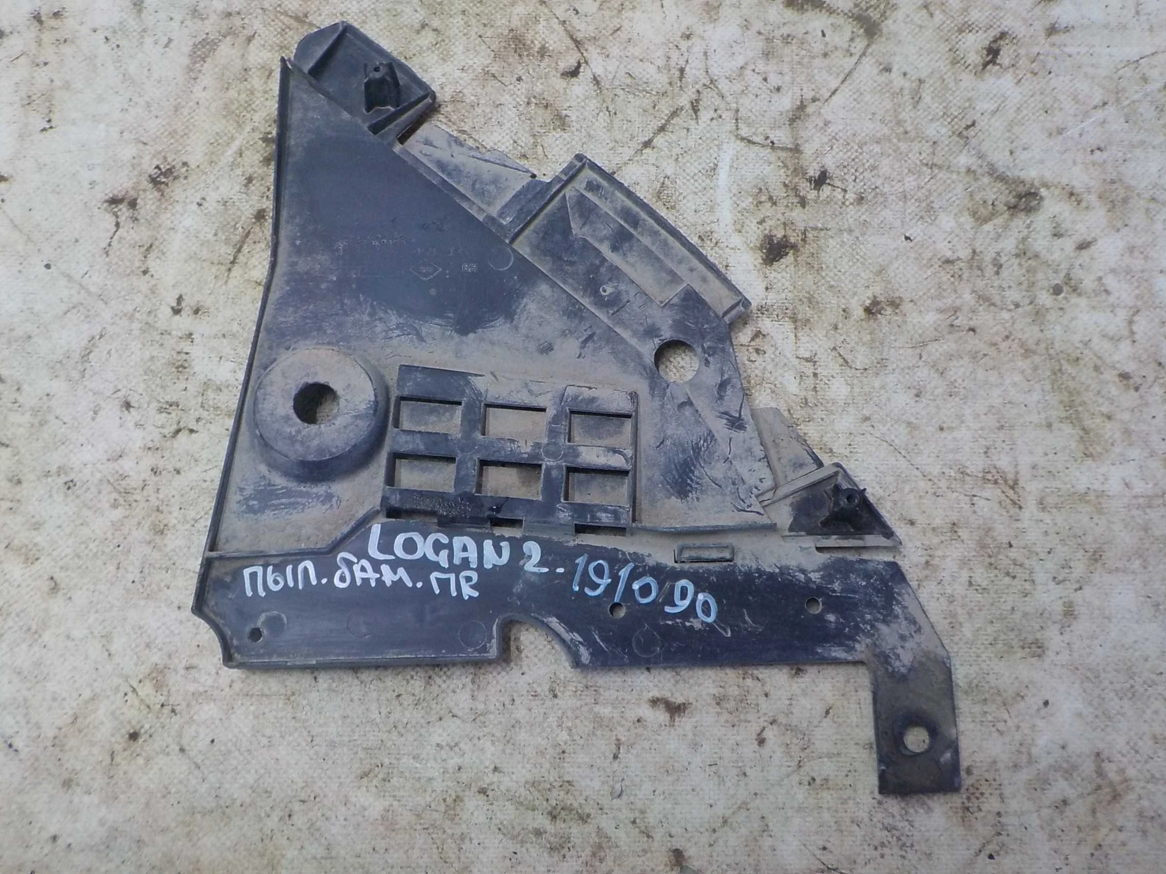 пыльник бампера Renault Logan I рестайлинг (2009—2015)  Право