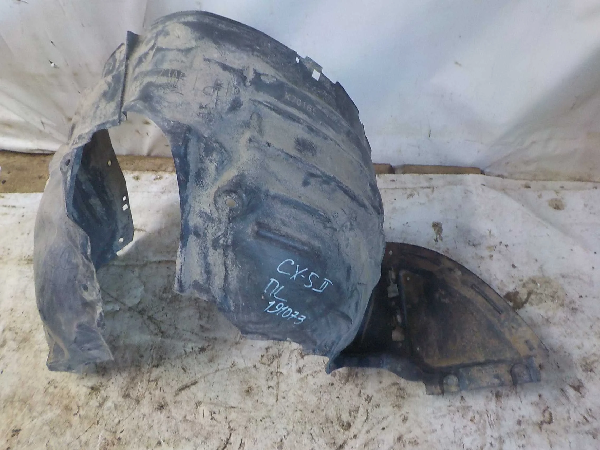 Подкрылок Mazda CX-5 II (2017—2022) Перед Лево