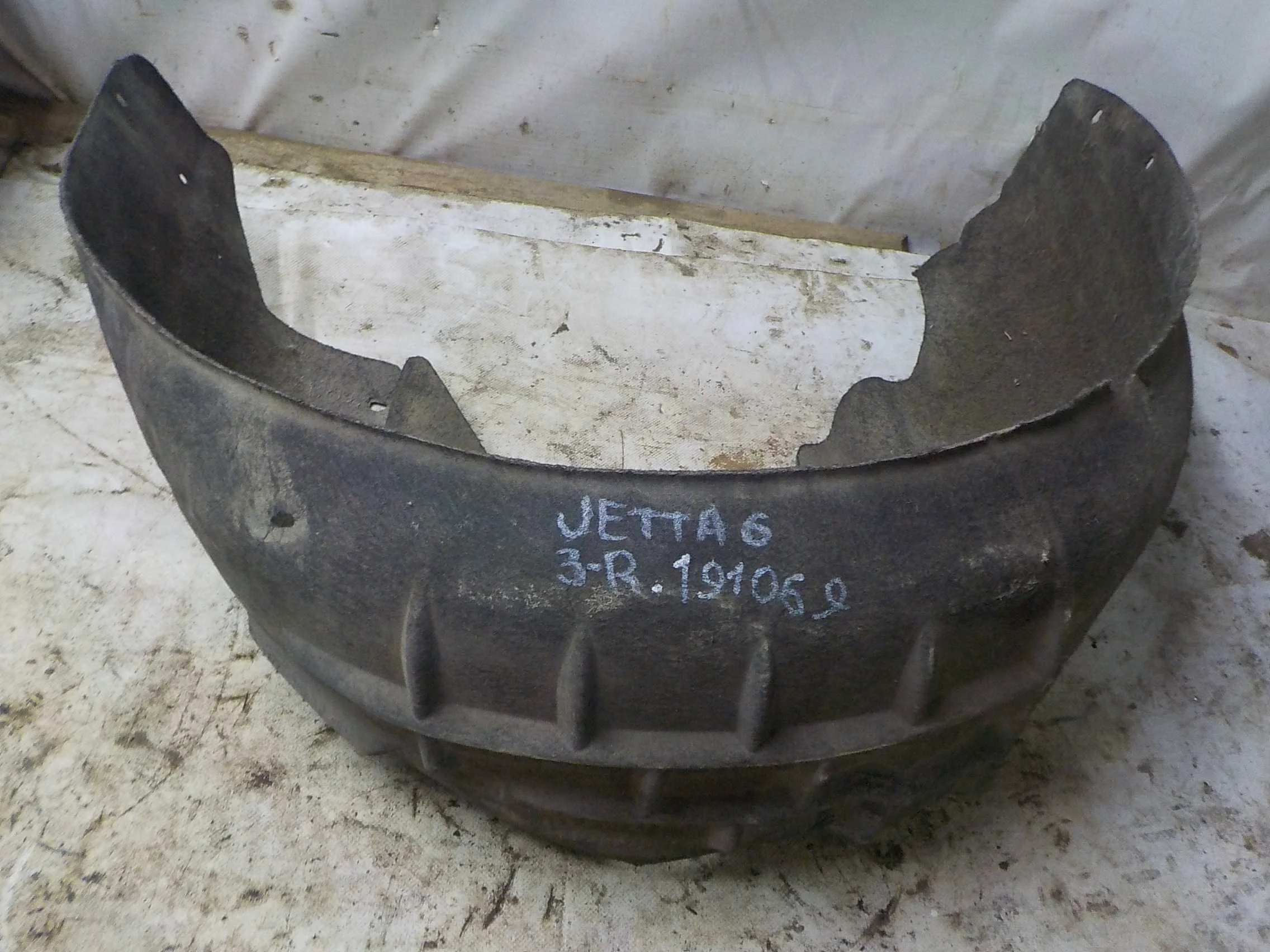 Подкрылок Volkswagen Jetta VI (2010—2015) Зад Право