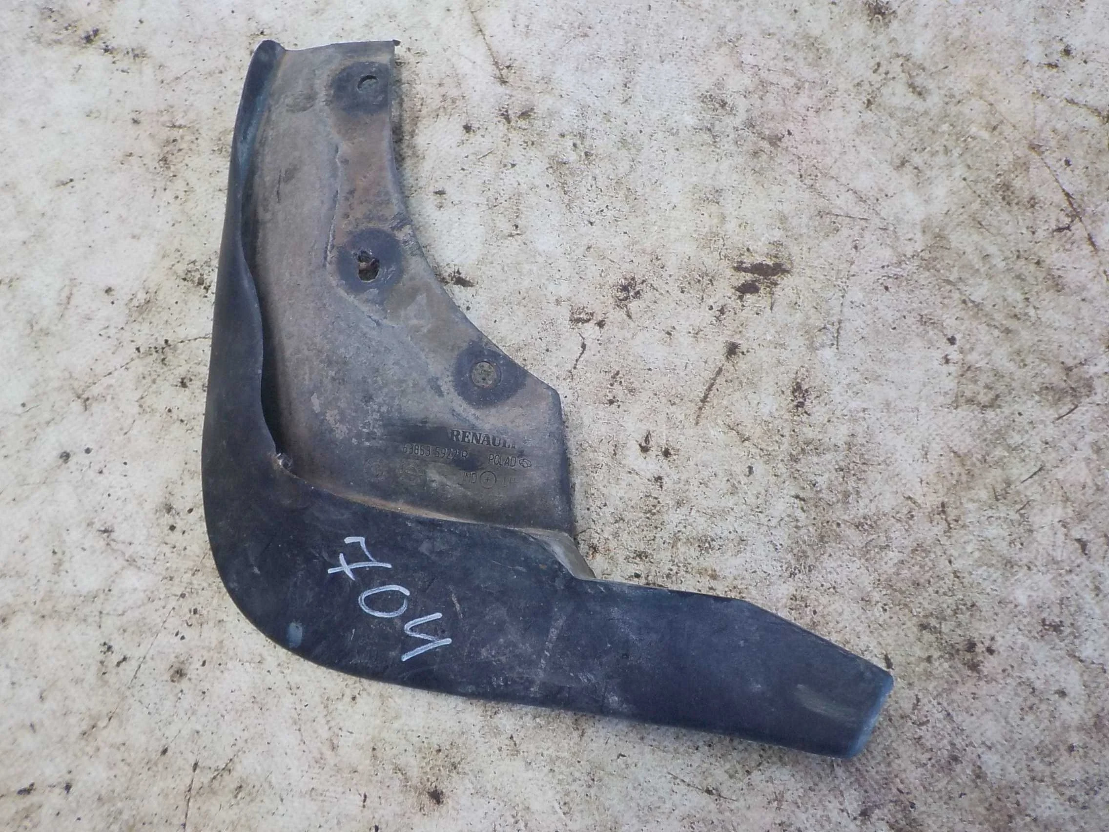 Брызговик Renault Duster I (2010—2015) Перед Лево