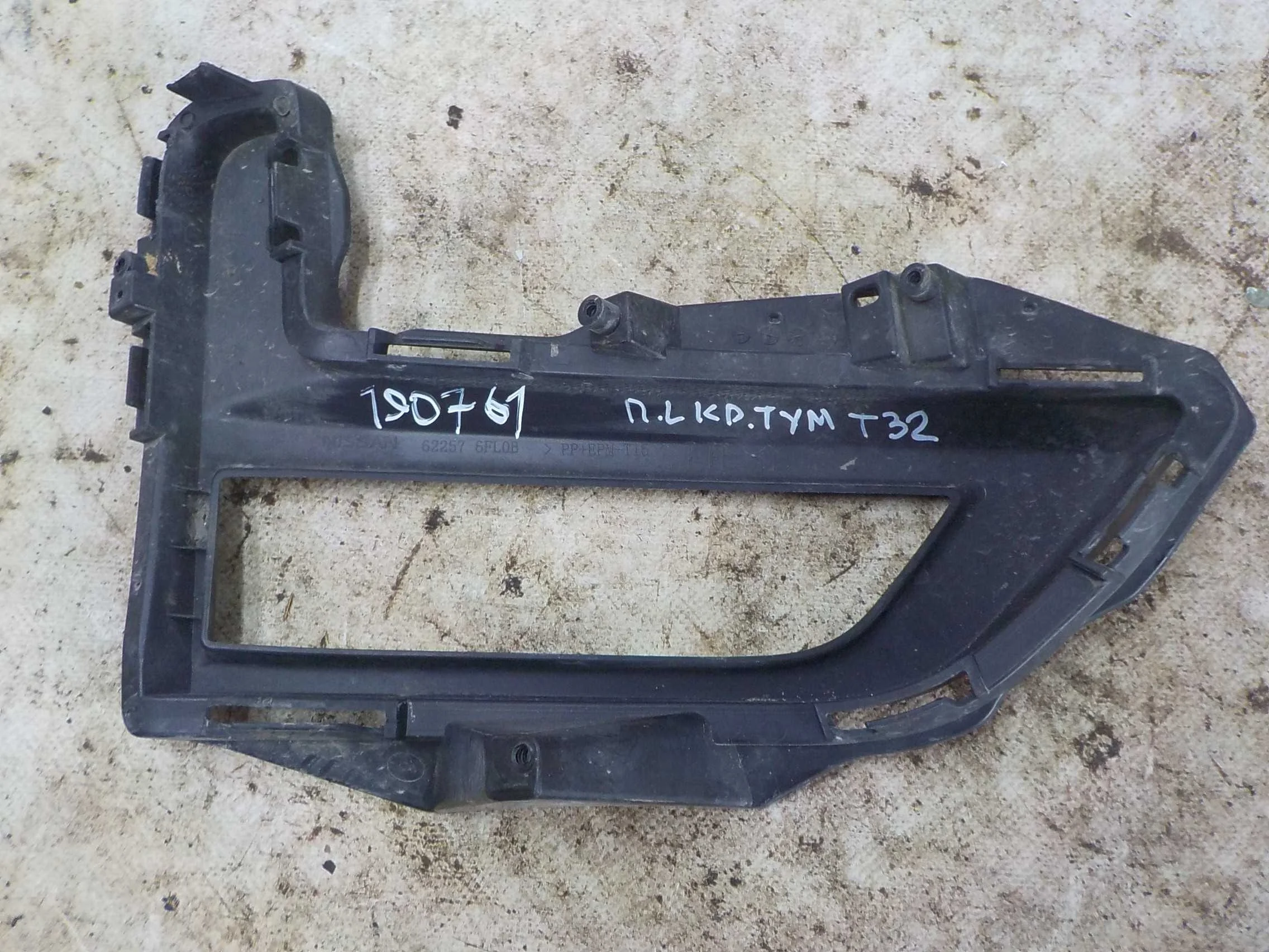 кронштейн туманки Nissan X-Trail III (2013—2019) Перед Лево