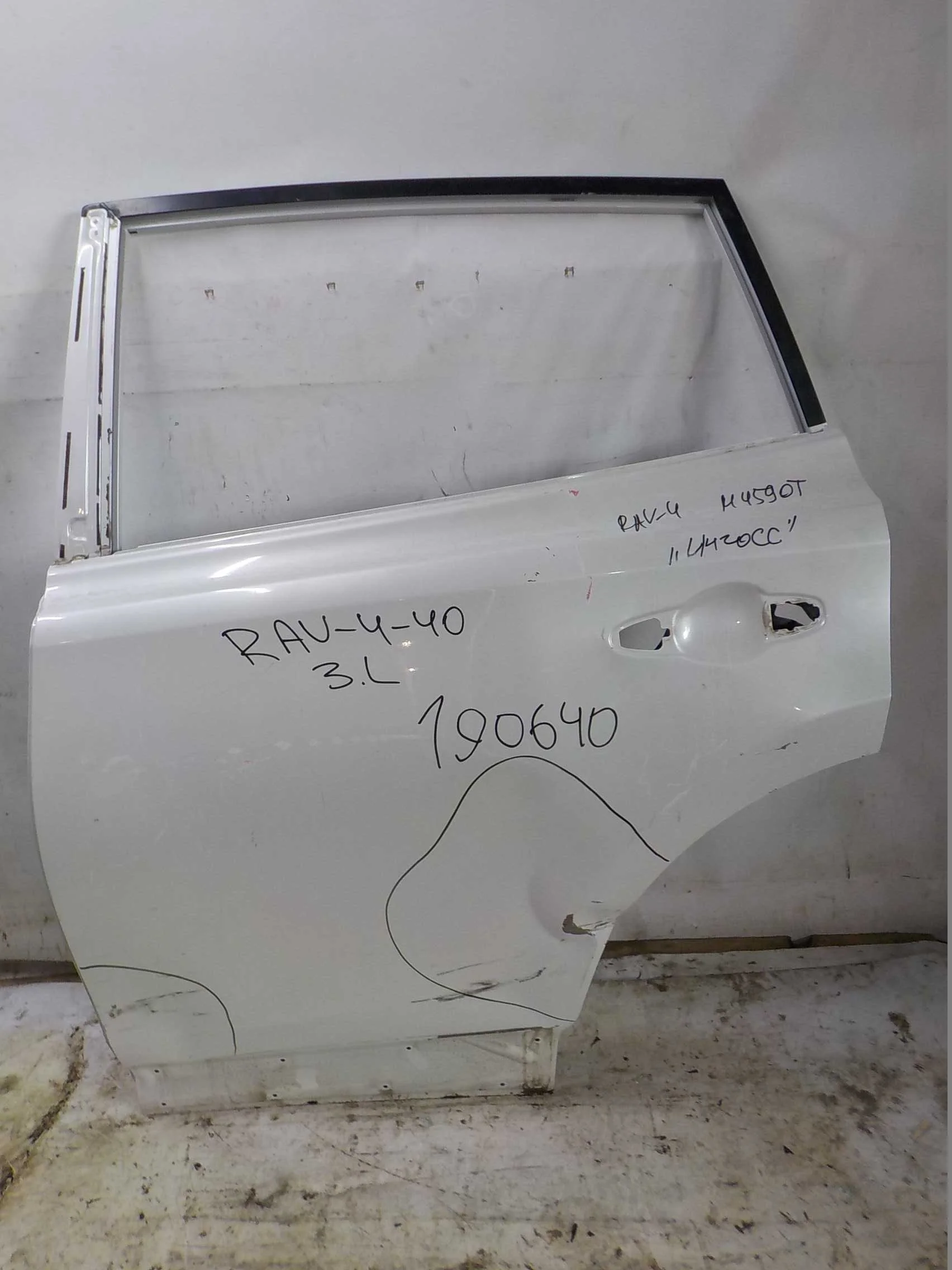 Дверь Toyota RAV4 IV (2012—2015) Зад Лево