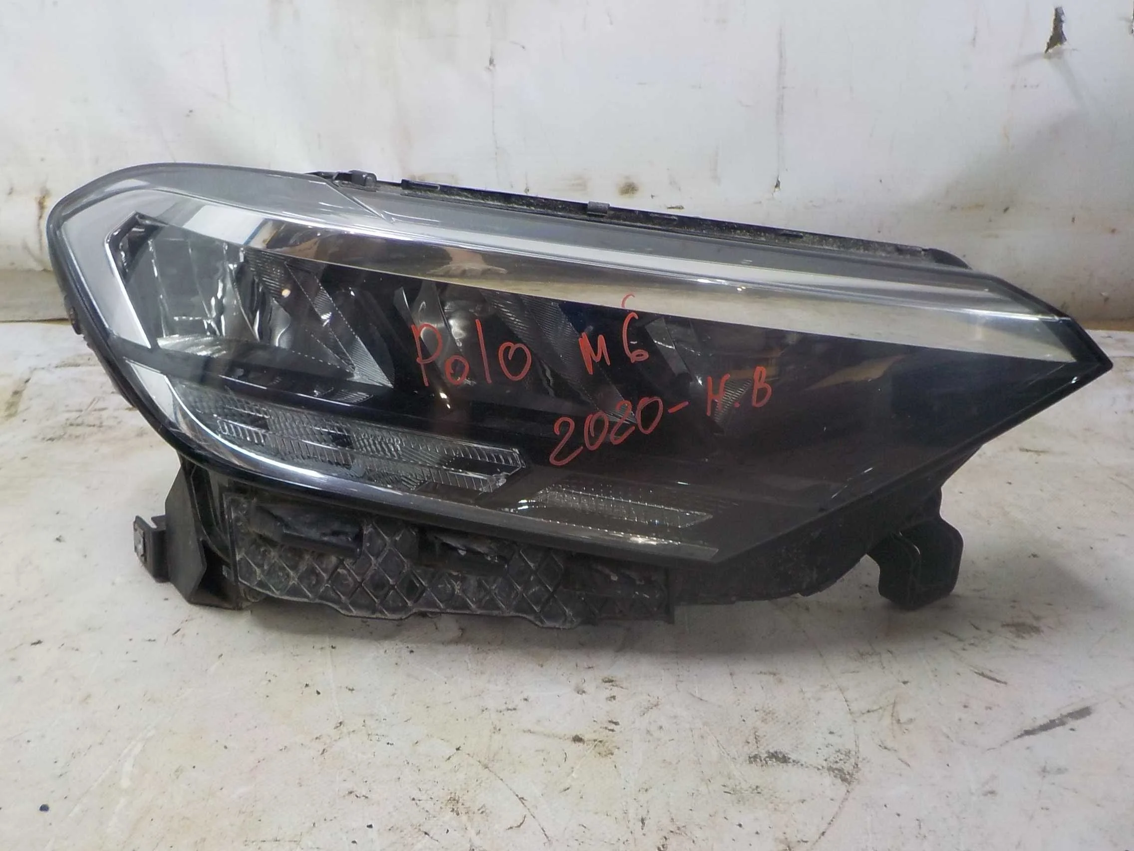 Фара Volkswagen Polo VI (2020—2023)  Право