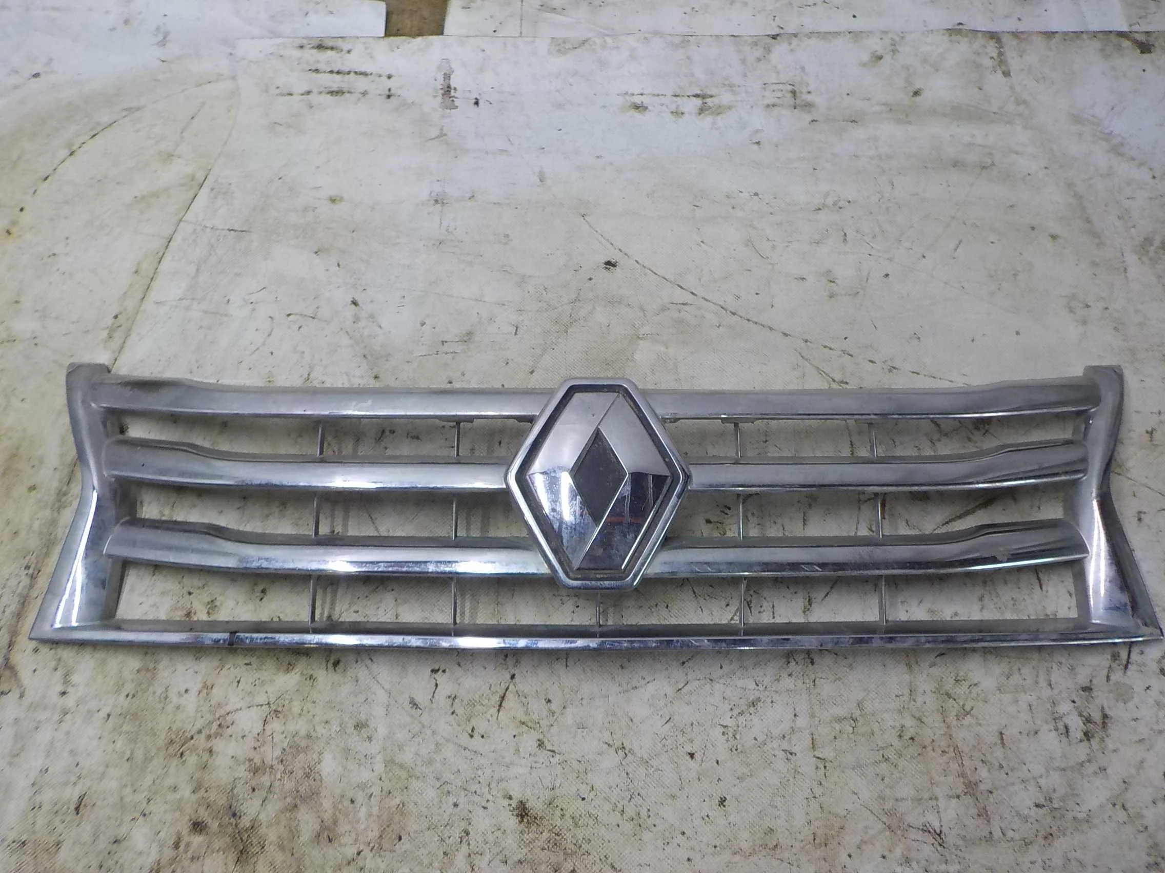 Решетка радиатора Renault Duster I (2010—2015)