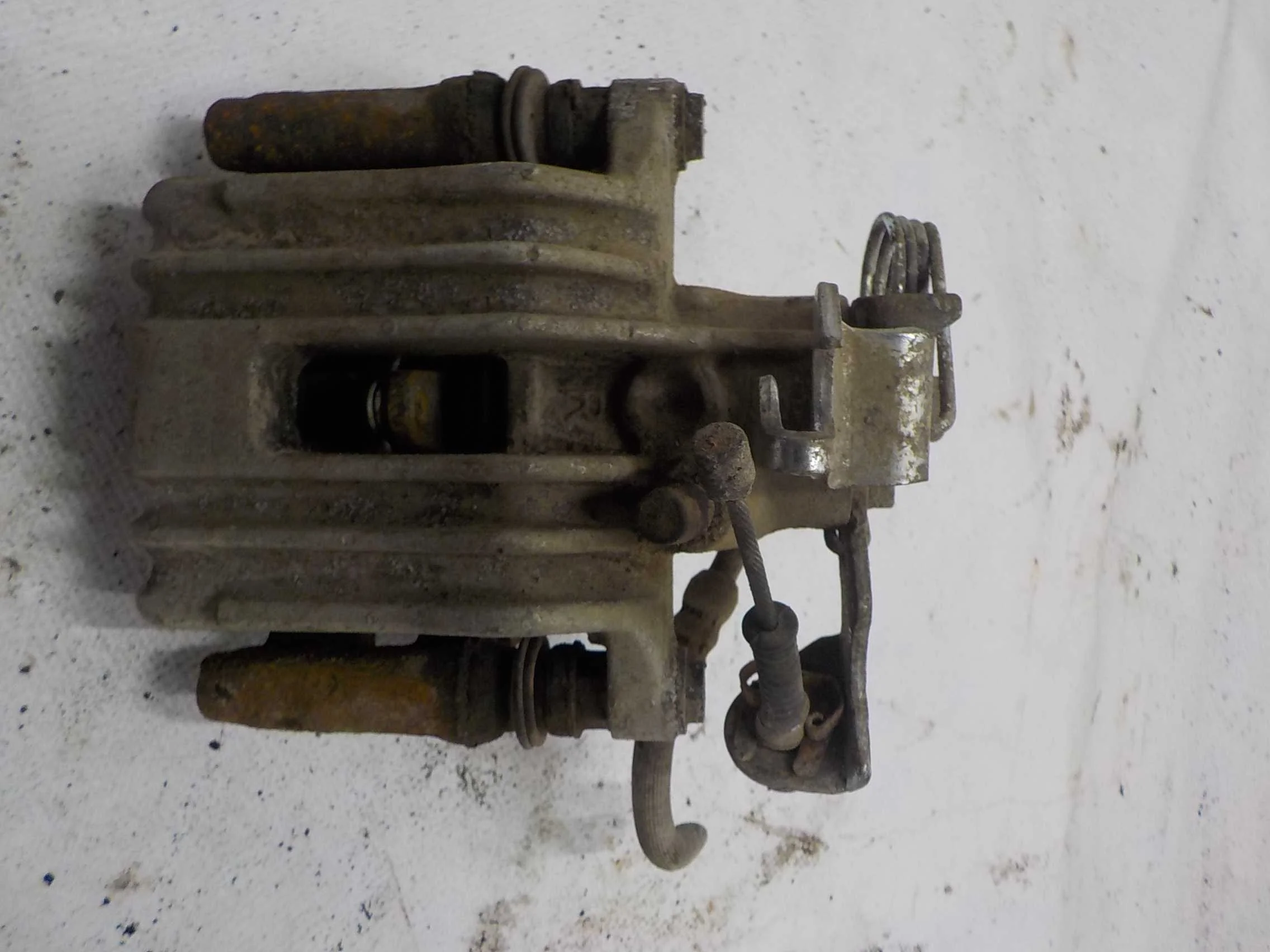 суппорт Volkswagen Passat B5 (1996—2001) Зад Право