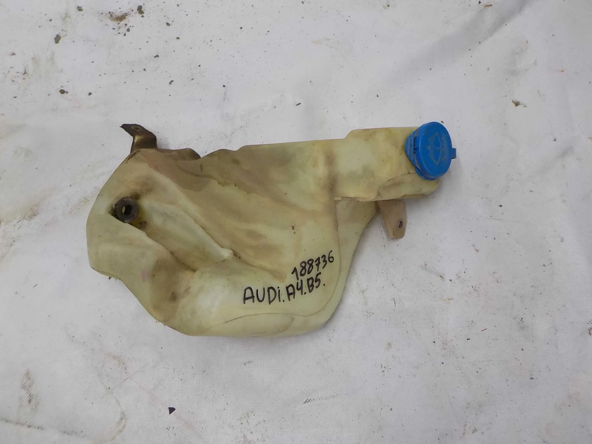 бачок стеклоомывателя Audi A4 B5 (1994—1999)