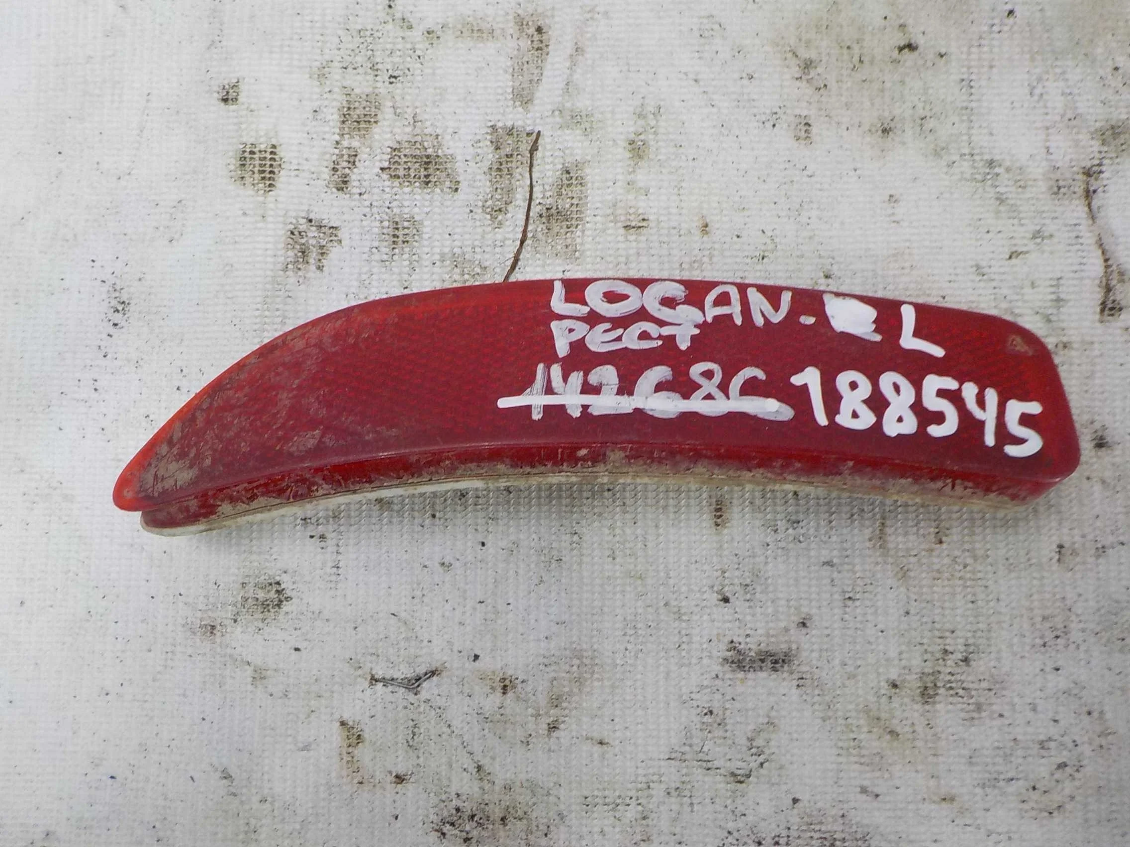 катафот Renault Logan I (2004—2009)  Лево