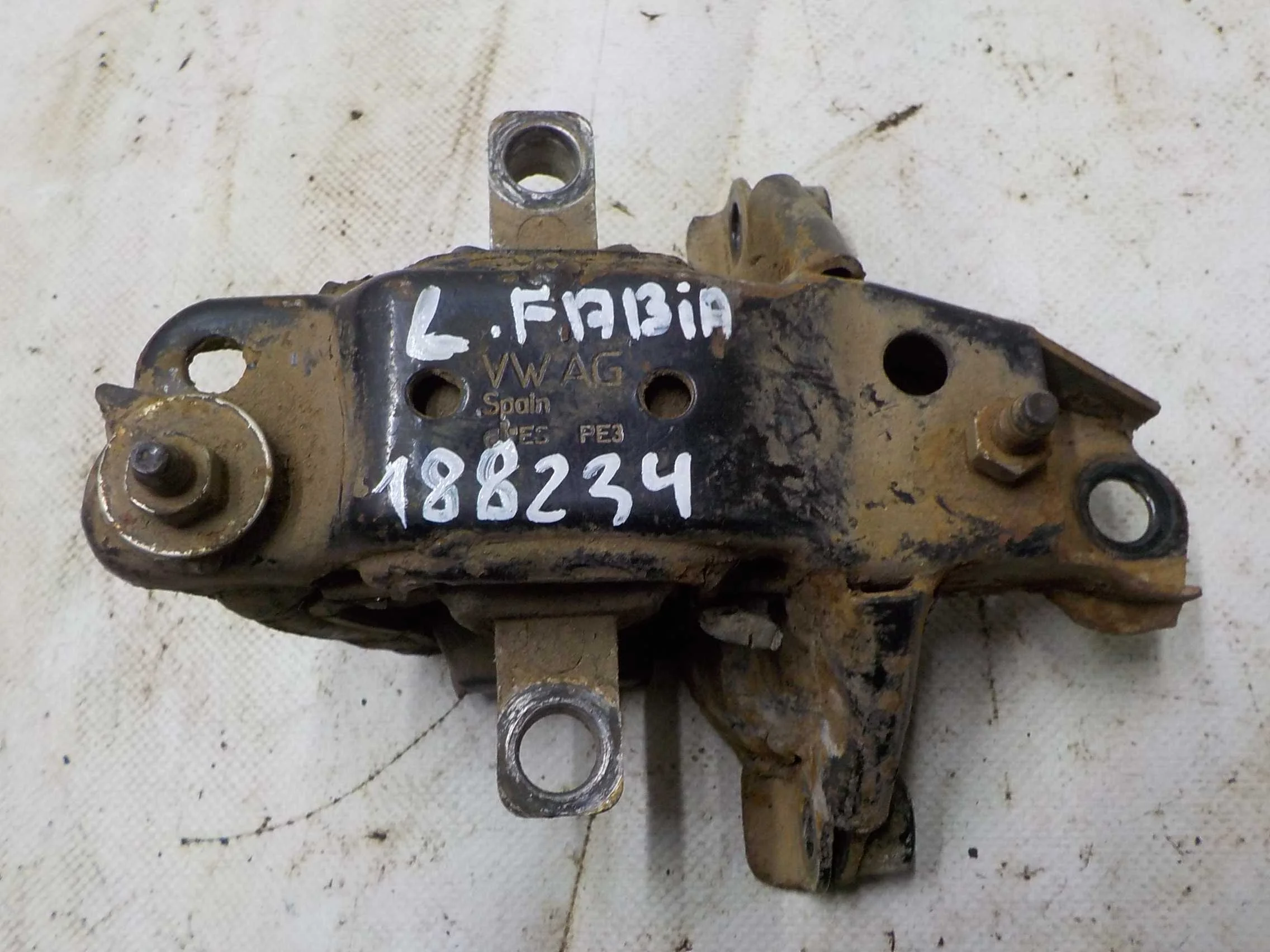 Кронштейн опоры двигателя Volkswagen Polo V (2009—2015)  Лево