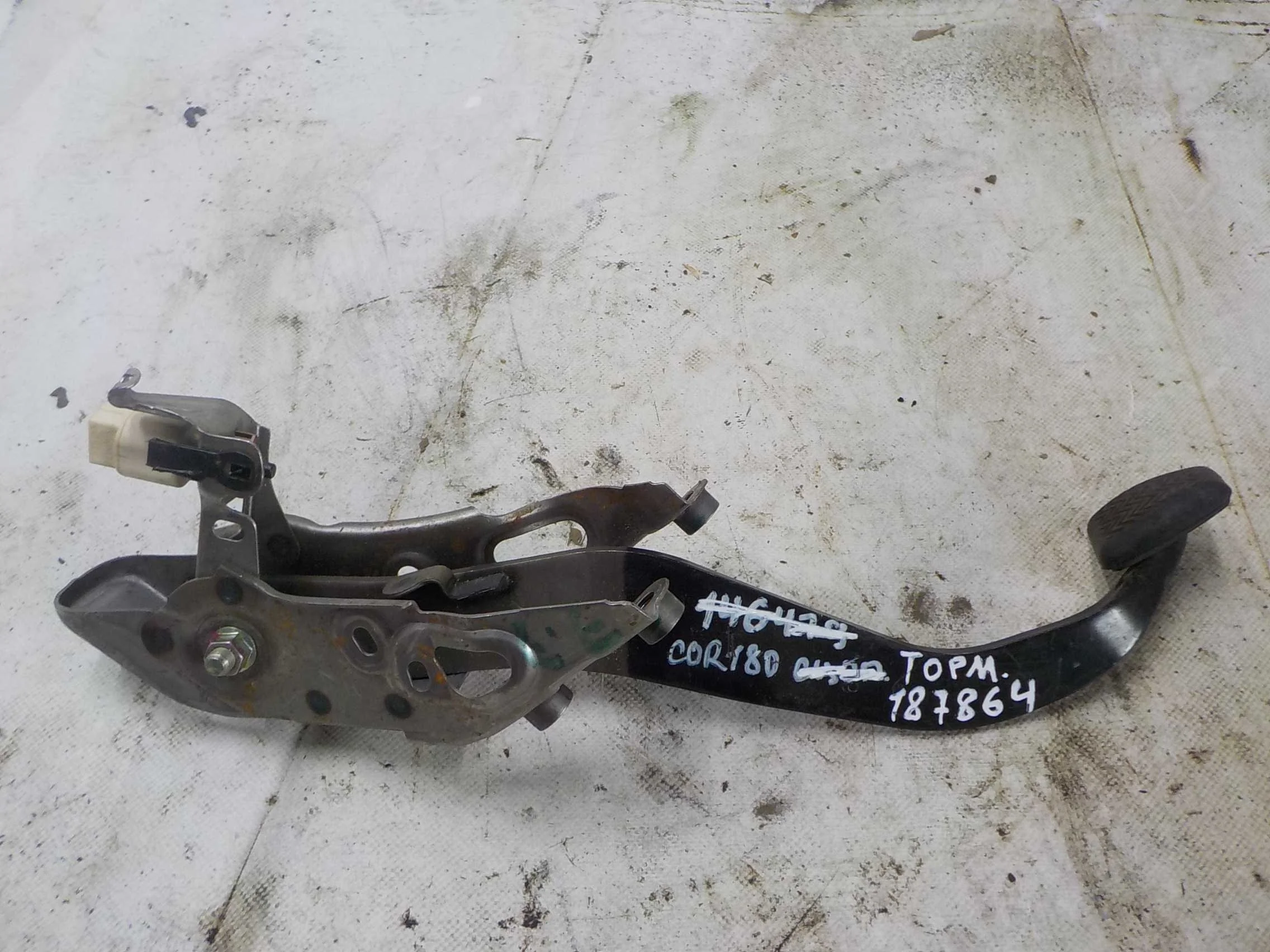 Педаль тормоза Toyota Corolla XI (2012—2016)