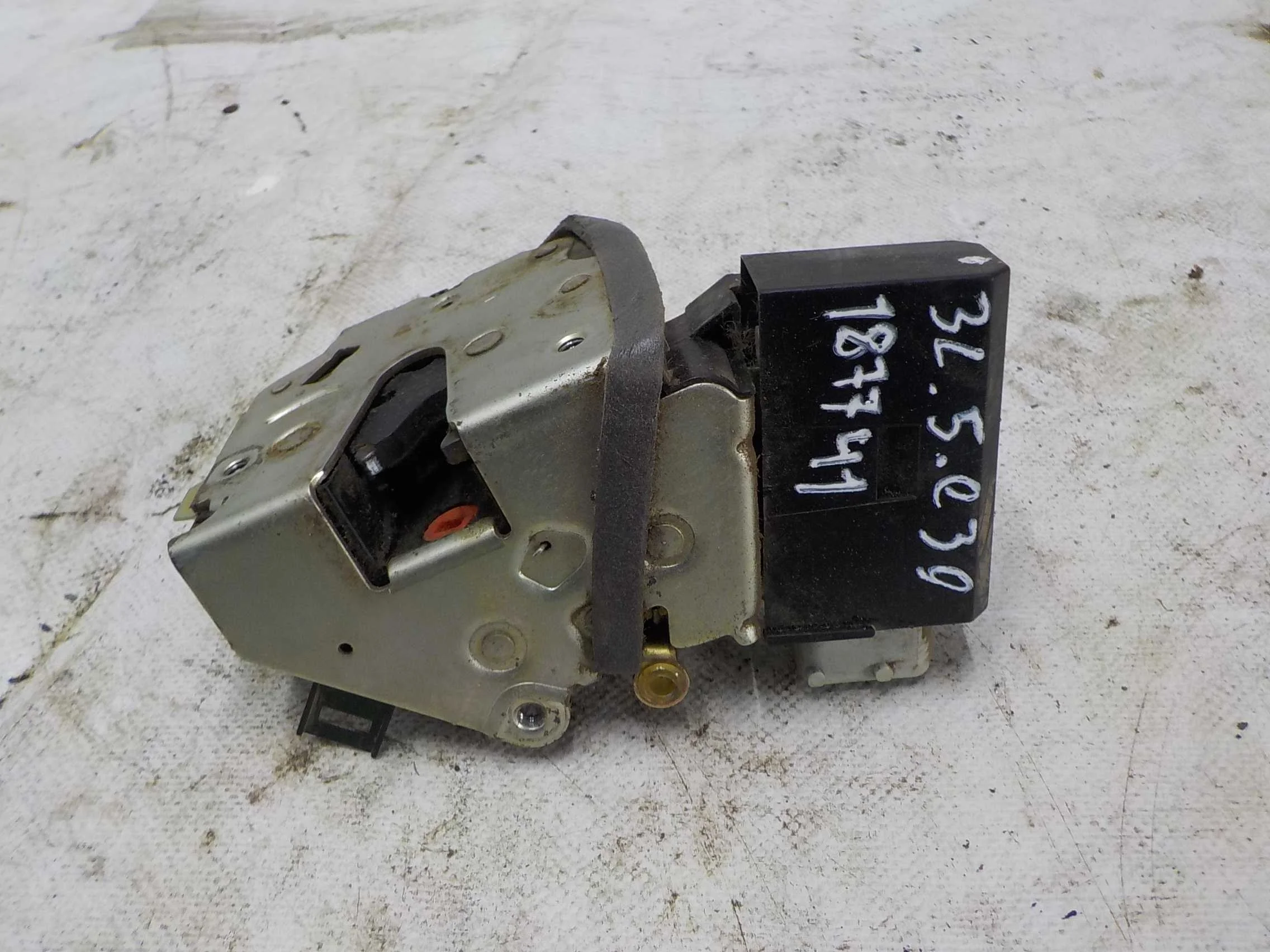 Замок двери BMW 5 серия E39 (1995—2000) Зад Лево