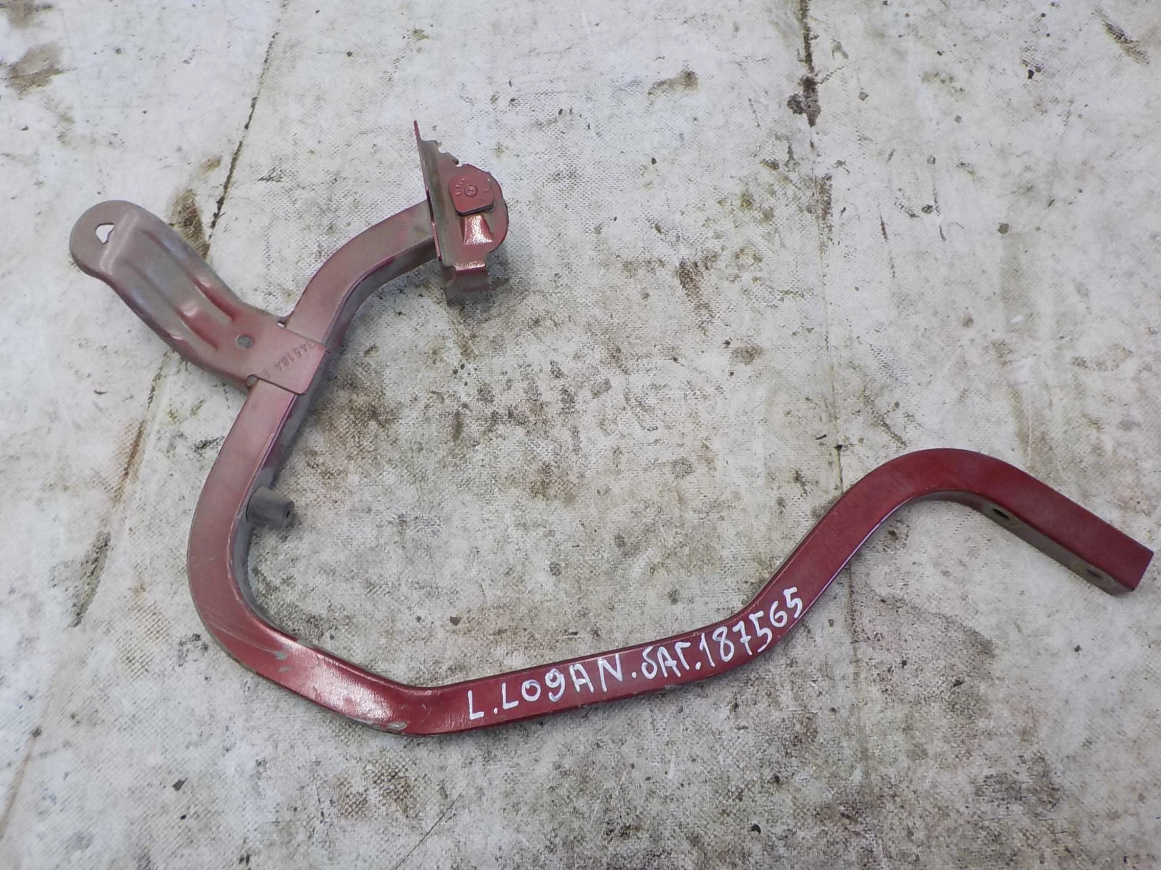 Петля крышки багажника Renault Logan II (2012—2018)  Лево