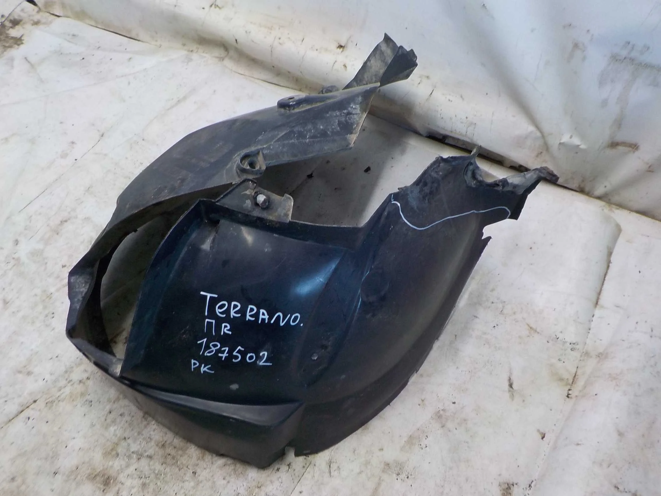 Подкрылок Renault Duster I (2010—2015) Перед Право