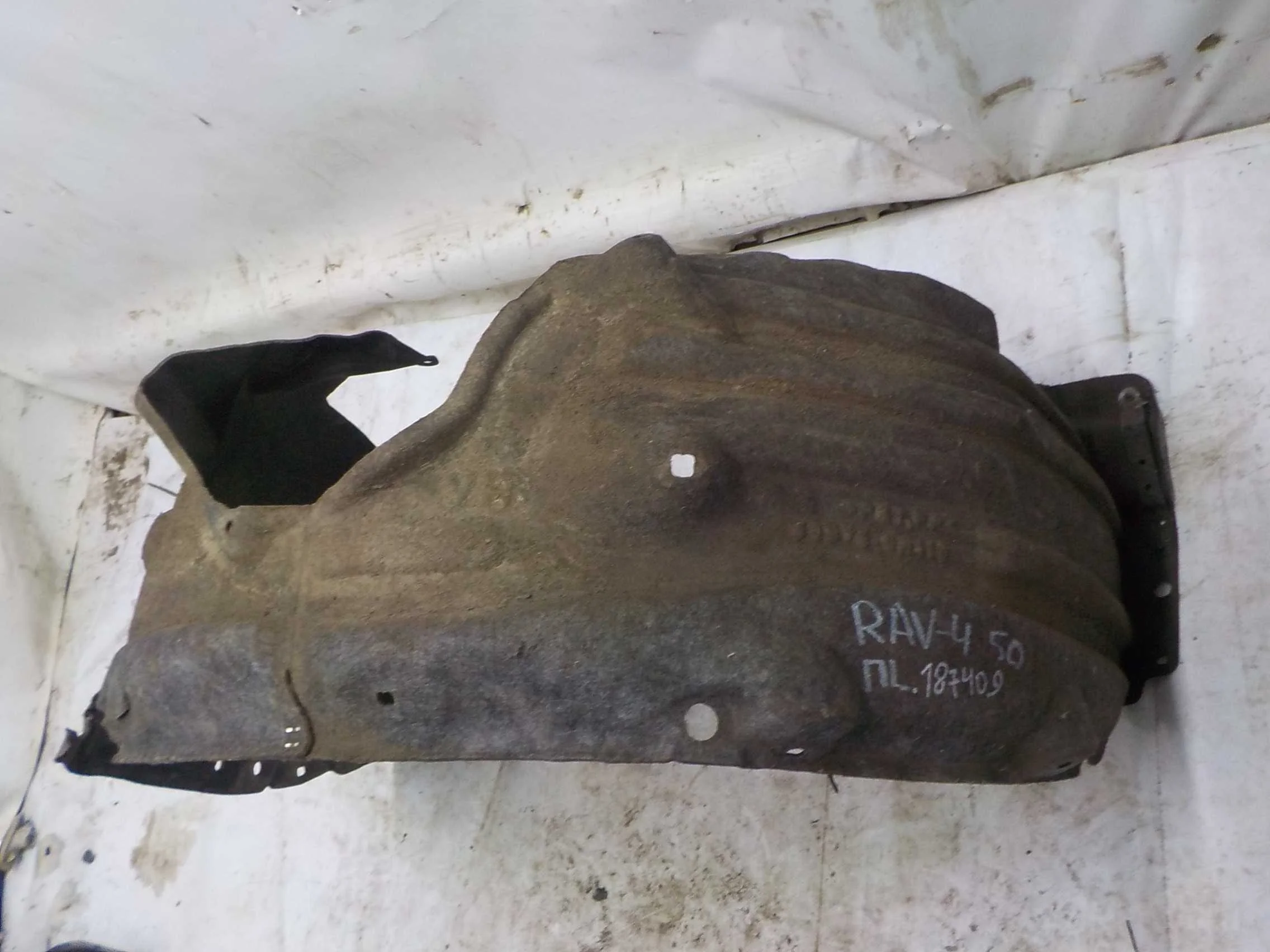 Подкрылок Toyota RAV4 V (2018—2025) Перед Лево