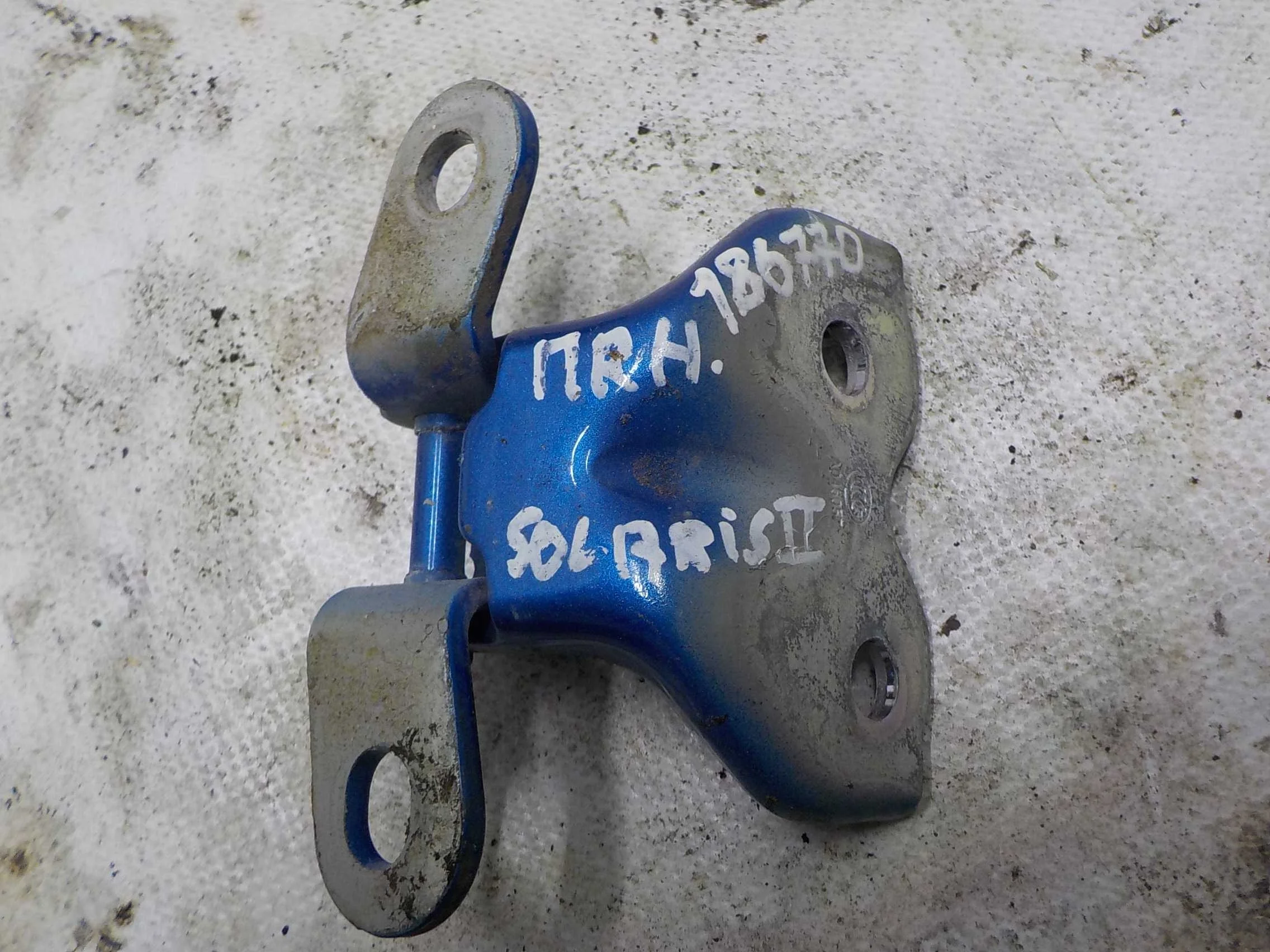 Петля двери Hyundai i20 I (2008—2012) Перед Право Низ