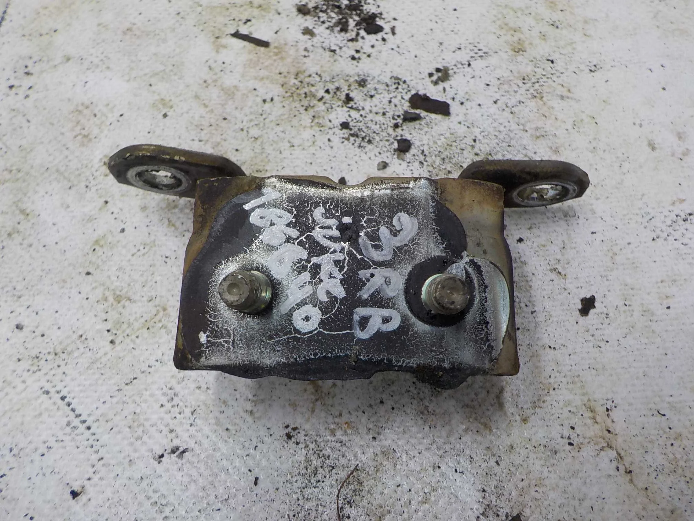 Петля двери Nissan Juke I (2010—2014) Зад Право Верх