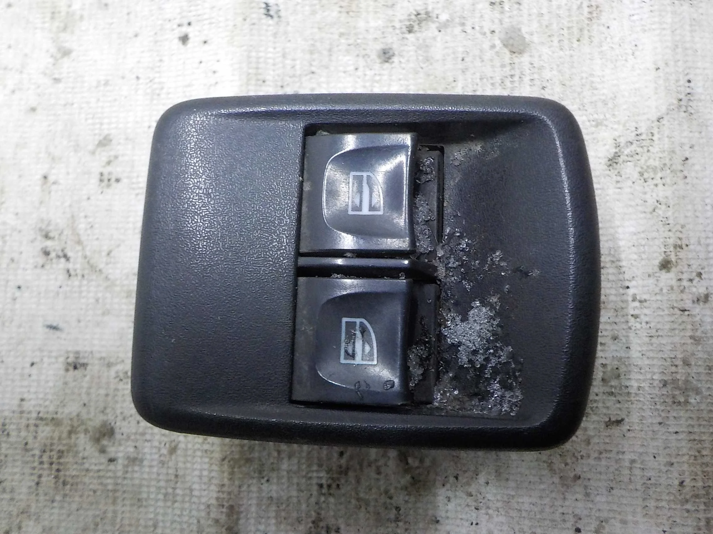 клавиши стеклоподъемников Renault Sandero II (2013—2018) Перед Лево