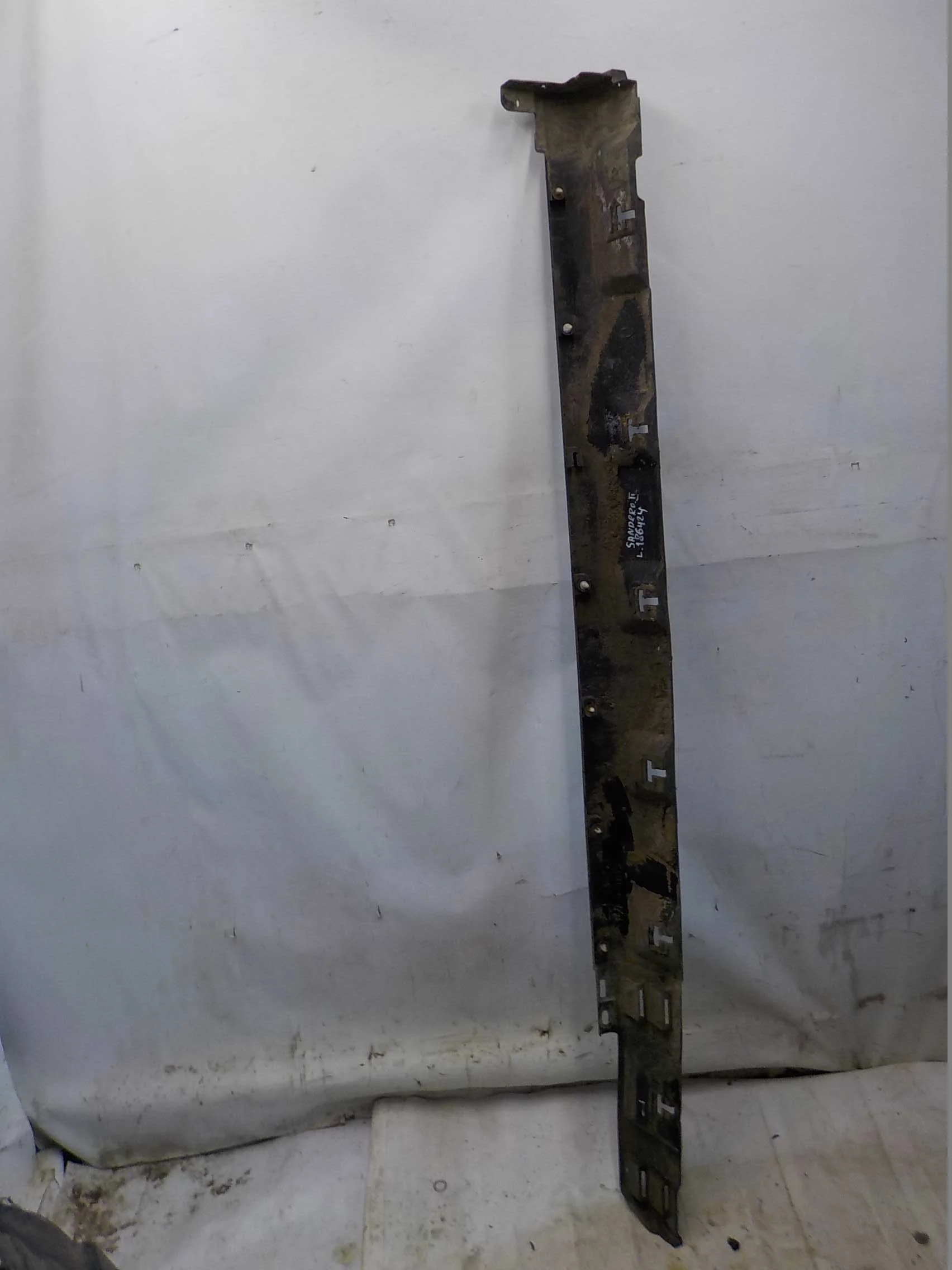 Накладка на порог Renault Sandero II (2013—2018)  Лево