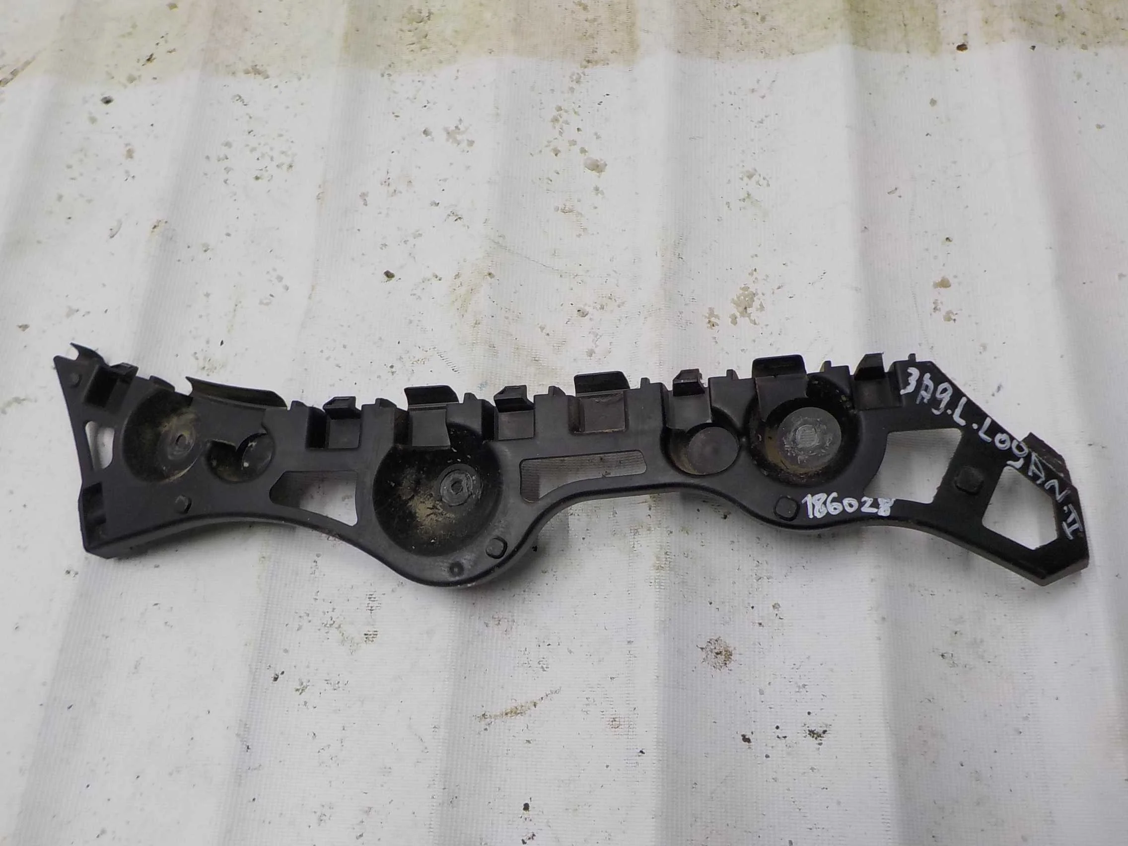 кронштейн бампера Renault Logan II (2012—2018) Зад Лево