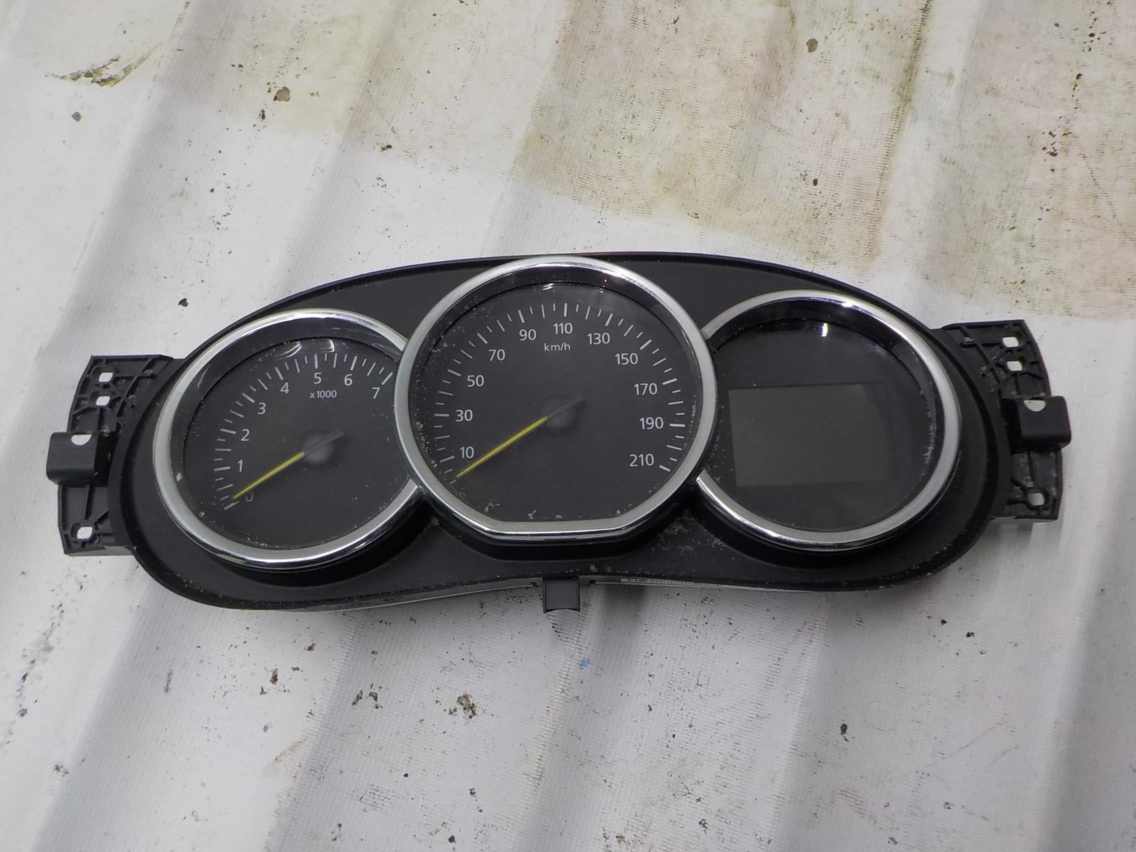 Панель приборов Renault Logan II (2012—2018)