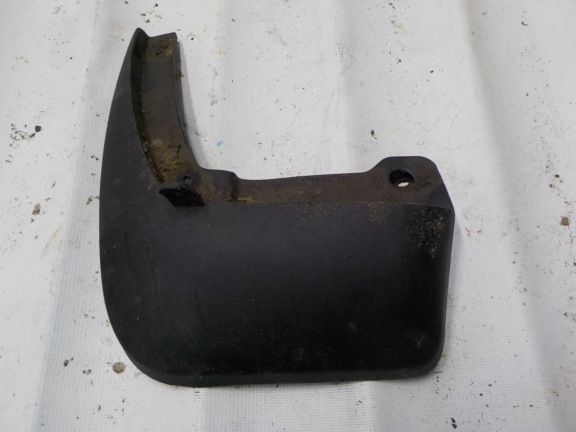 Брызговик Renault Logan II (2012—2018) Зад Лево