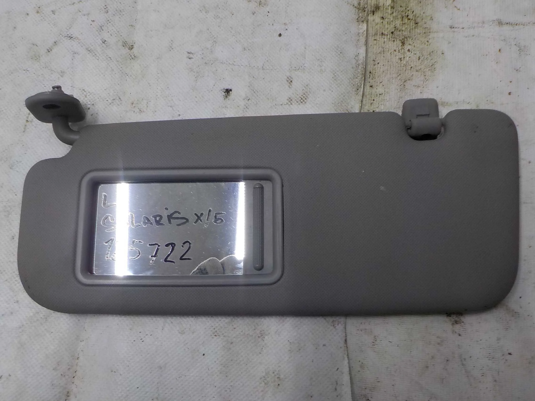 козырек Hyundai Solaris I (2010—2014)  Лево