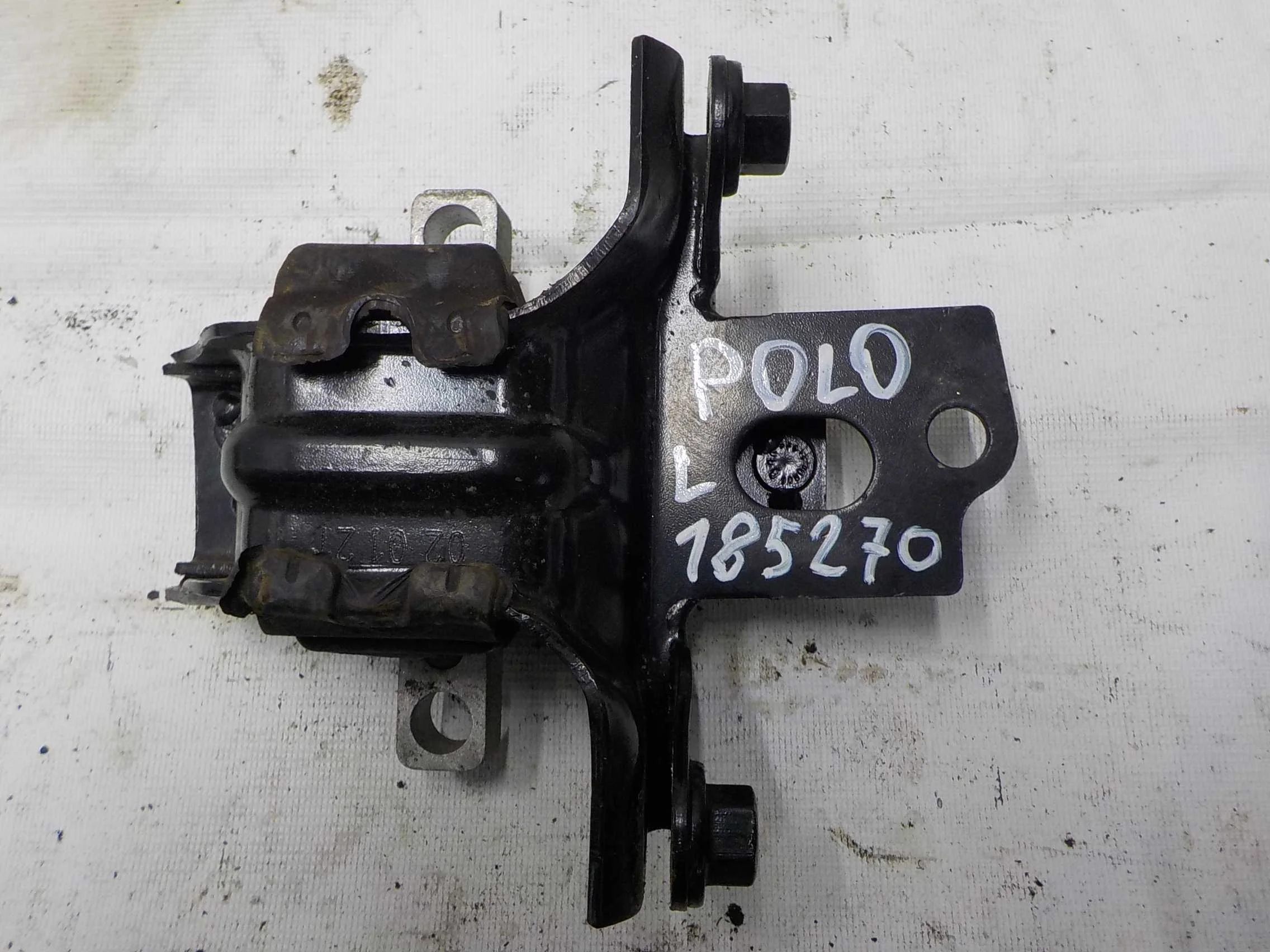 Опора двигателя Volkswagen Polo V (2009—2015)  Лево