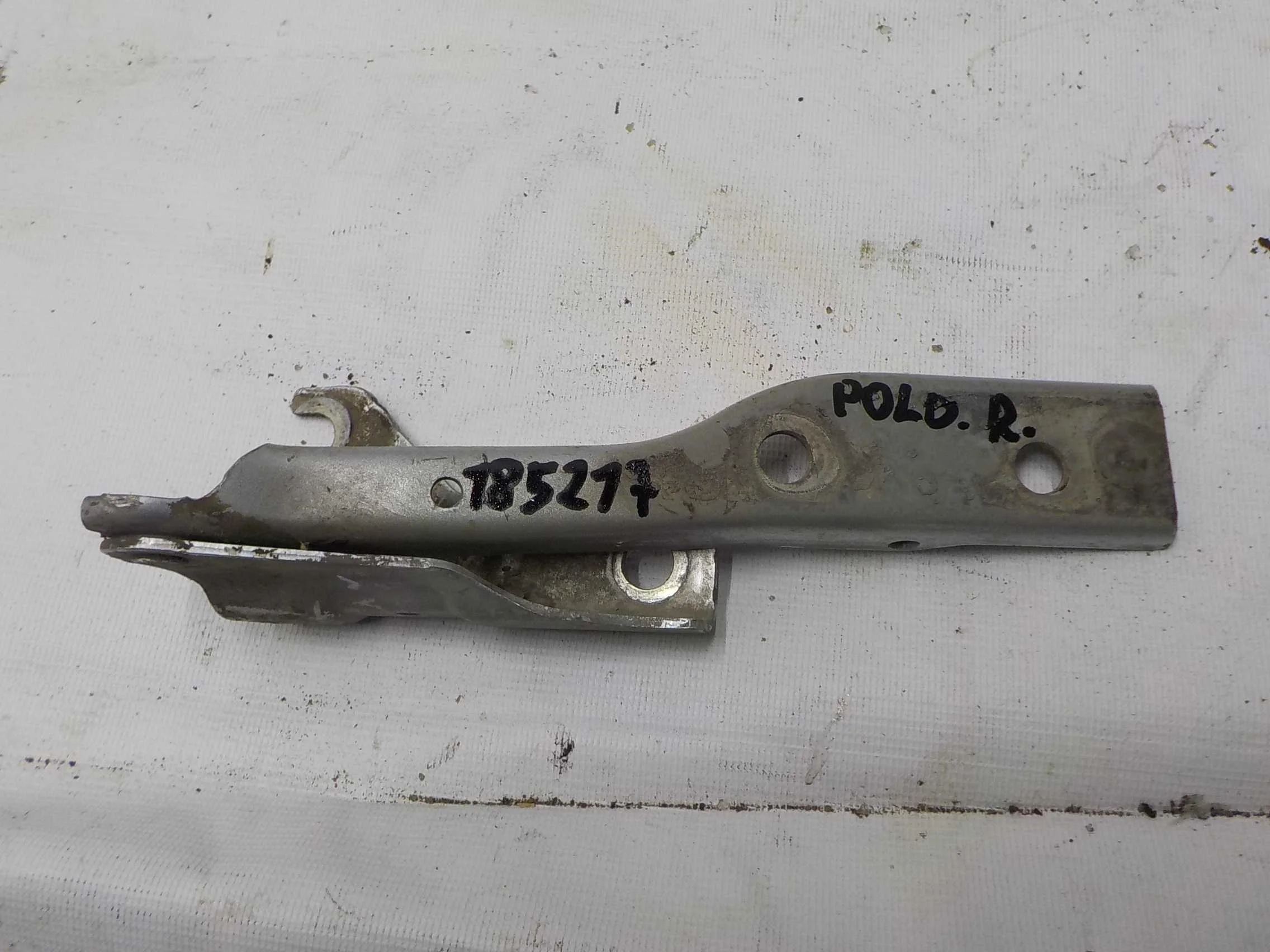 Петля капота Volkswagen Polo V (2009—2015)  Право