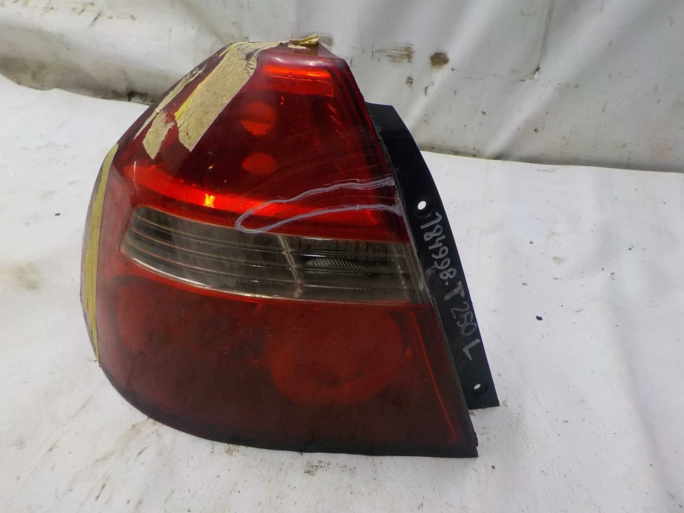 Фонарь Chevrolet Aveo I (2003—2008)  Лево