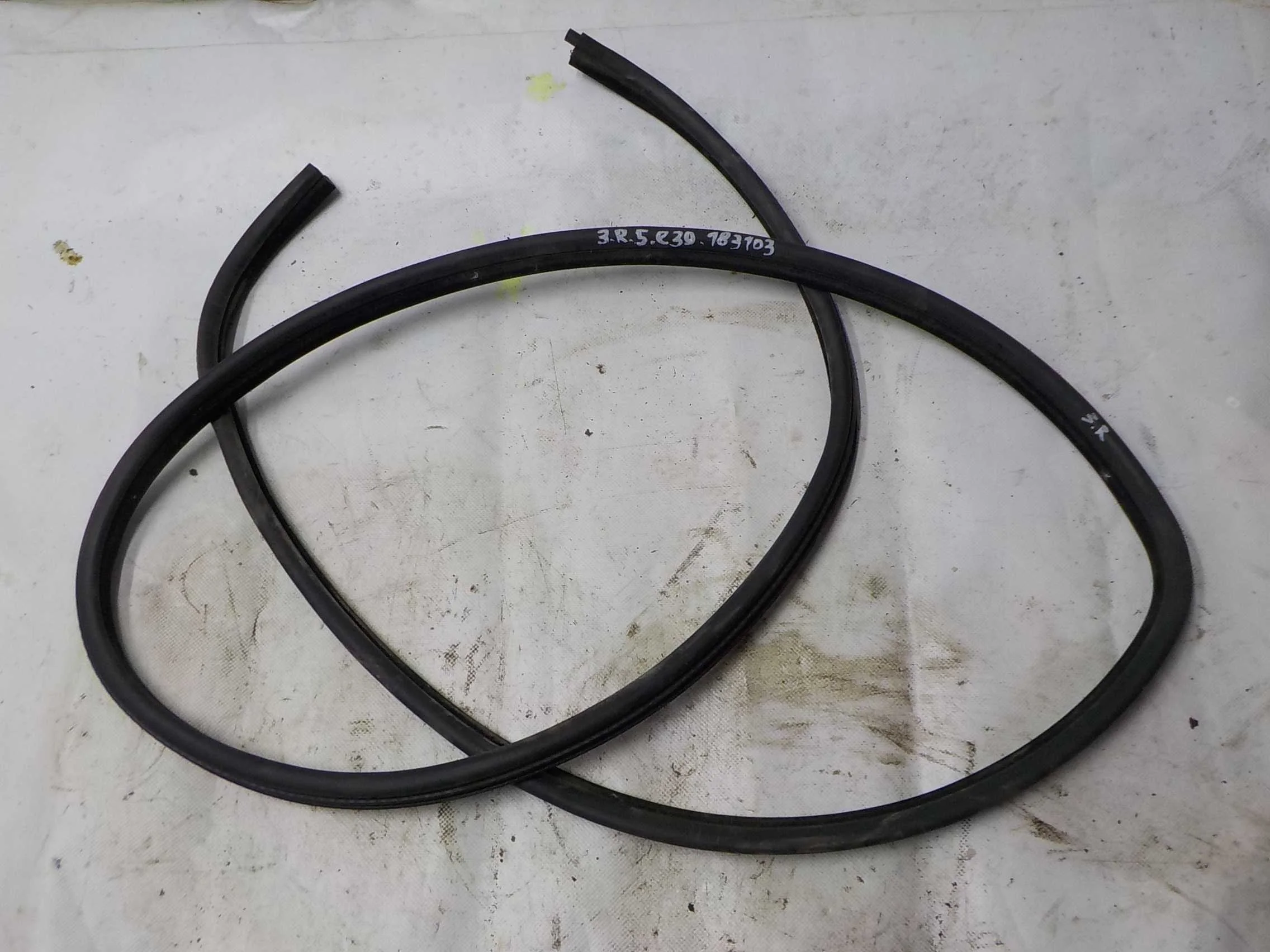 резинка проемная BMW 5 серия E39 (1995—2000) Зад Право