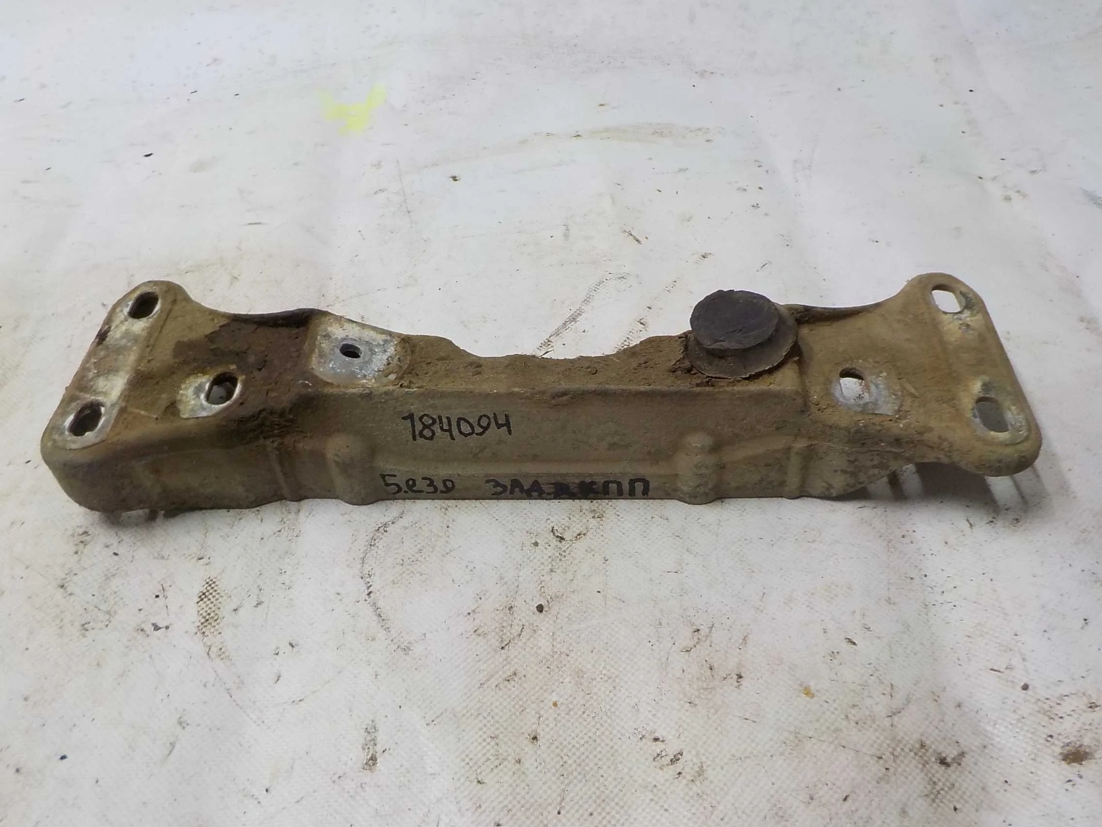 Кронштейн опоры КПП BMW 5 серия E39 (1995—2000) Зад