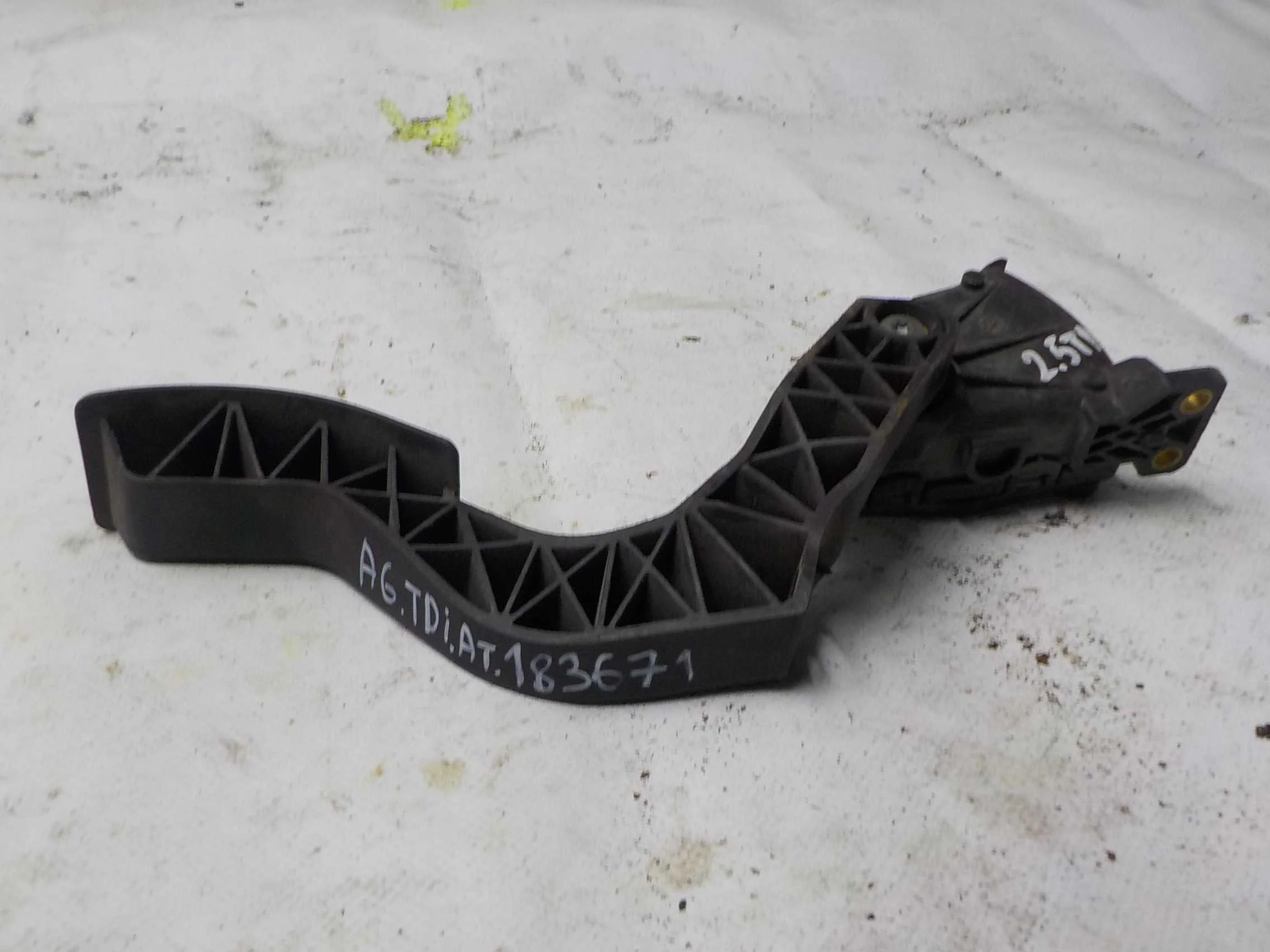 педаль акселератора Audi A6 C5 (1997—2001)